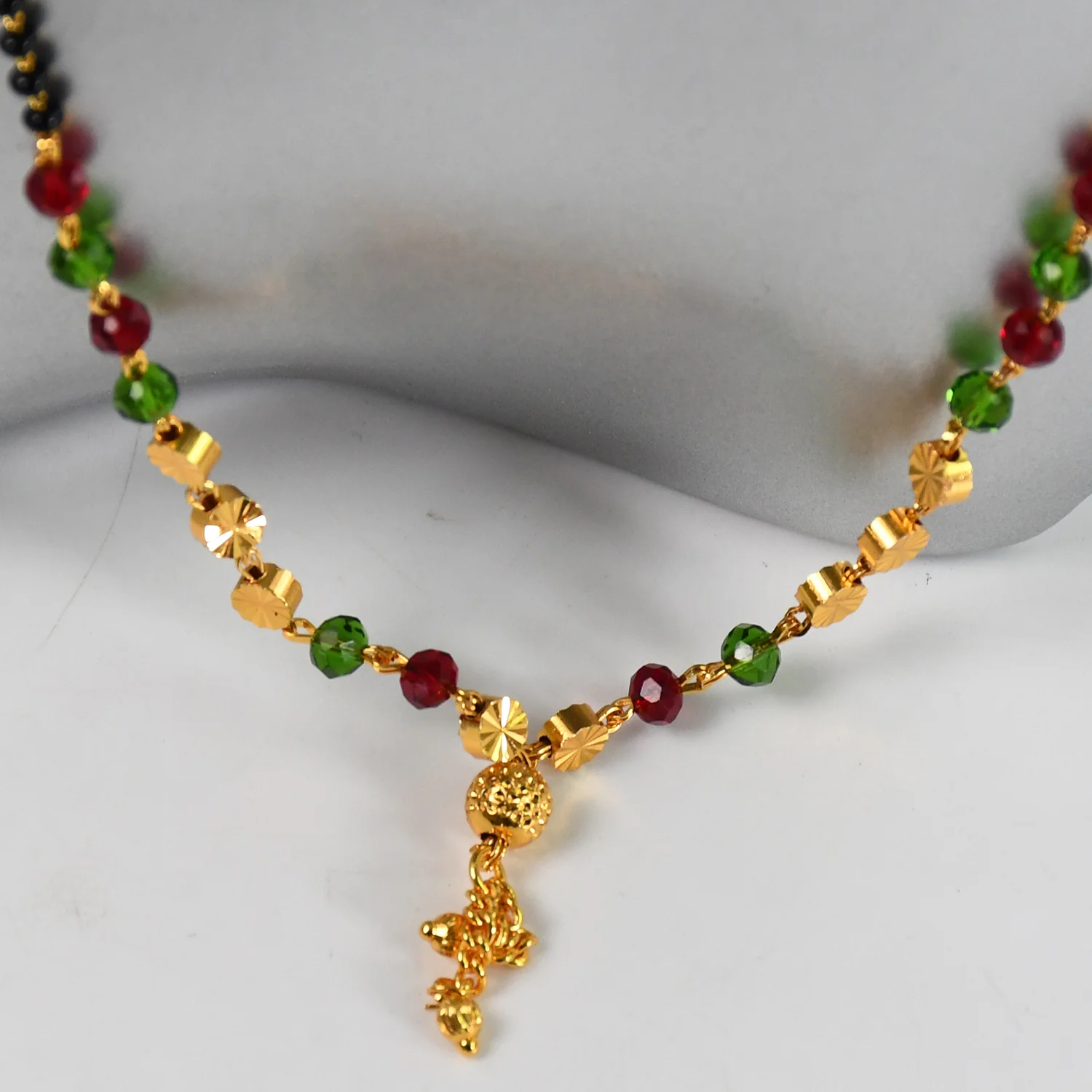 Graceful Women's Necklace for Every Occasion - Image 4