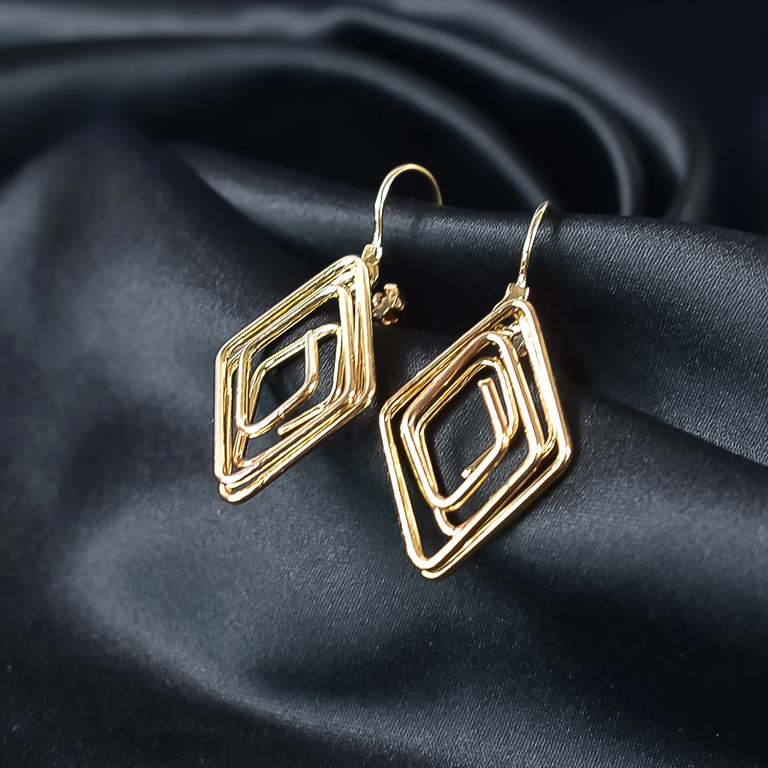 Diamound Shape Gold Plated Modern Design Earrings - Image 2