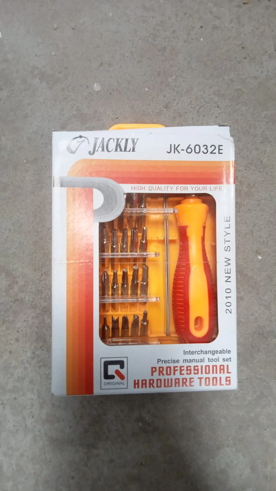 Screwdriver Set 32 in 1 with Magnetic Holder - Image 9