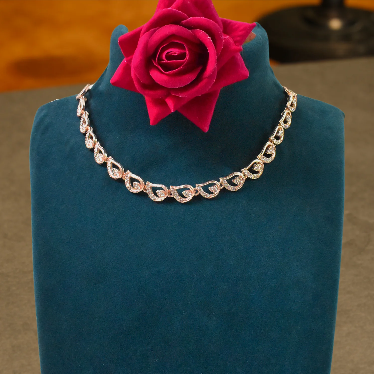 Sparkling Crystal Necklace Set for Special Occasions - Image 3