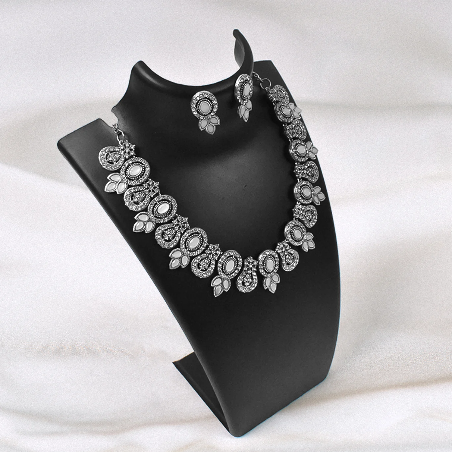 Elegant Diamond Necklace Set - Image 3
