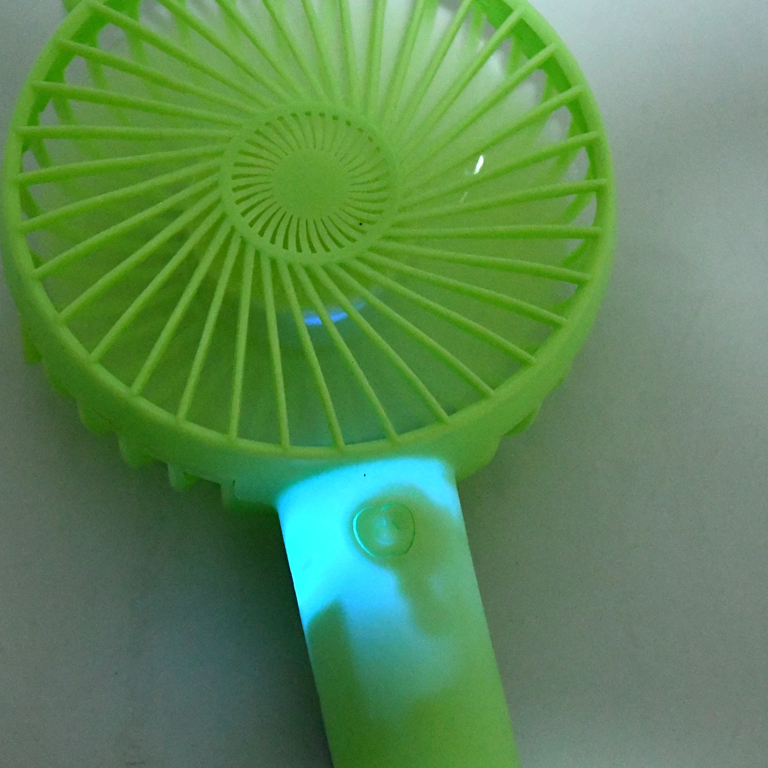 Portable Classic Hand Fan 3-Speed Table Fan for Office School Home Use - Image 7
