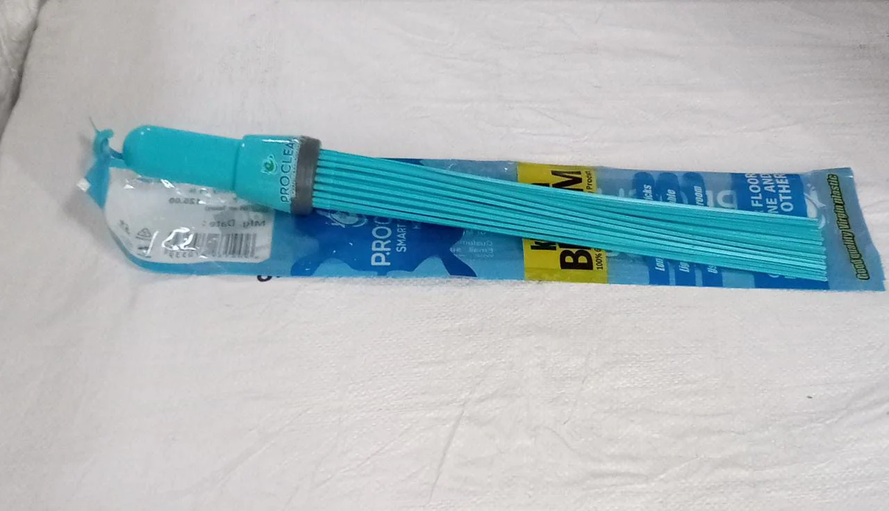 Plastic Stick Broom, 44 Flexible Sticks for Cleaning Tiles & Floors - Image 6