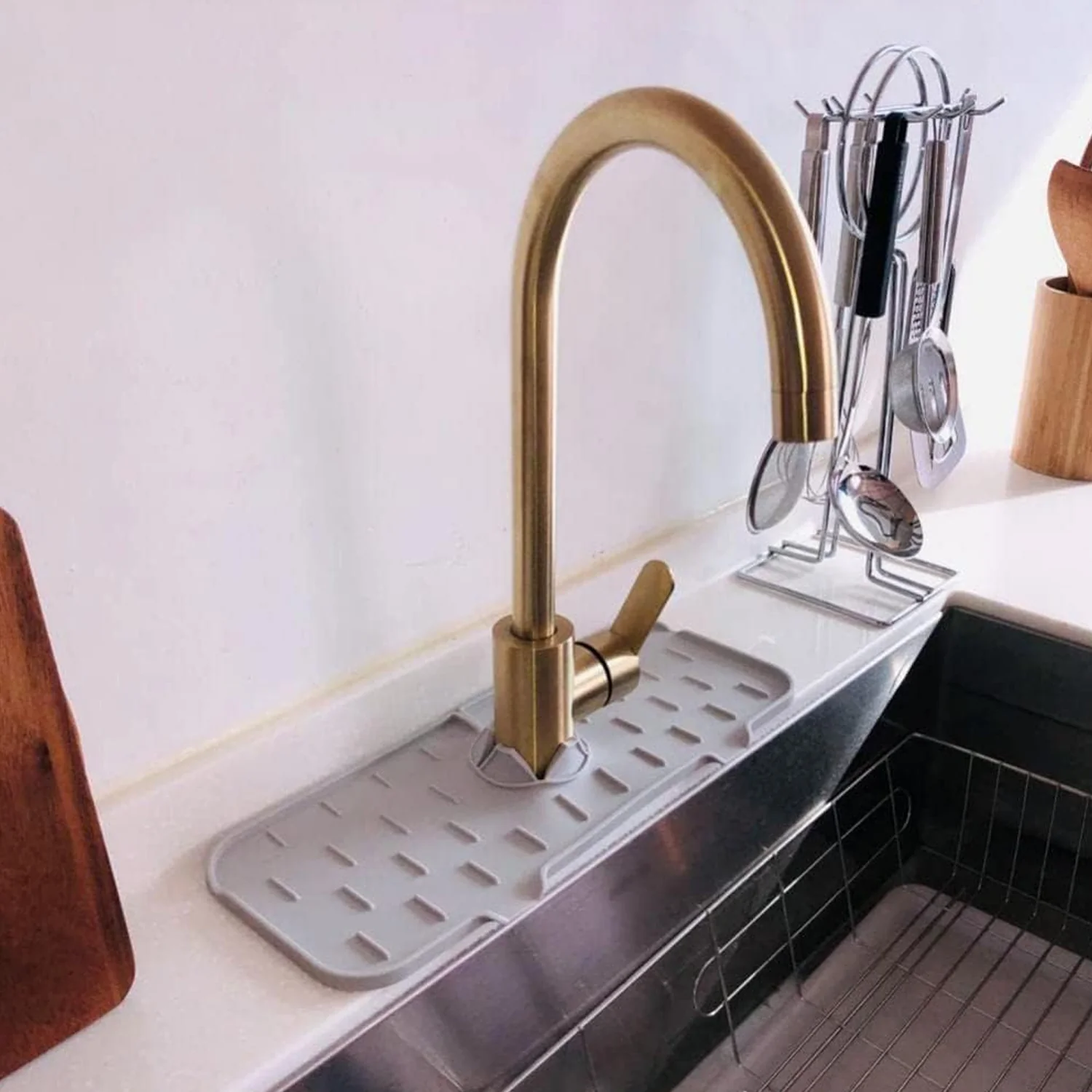 Silicone Faucet Splash Guard Pad Kitchen & Bathroom Sink (1 Pc / Mix Design & Size) - Image 4