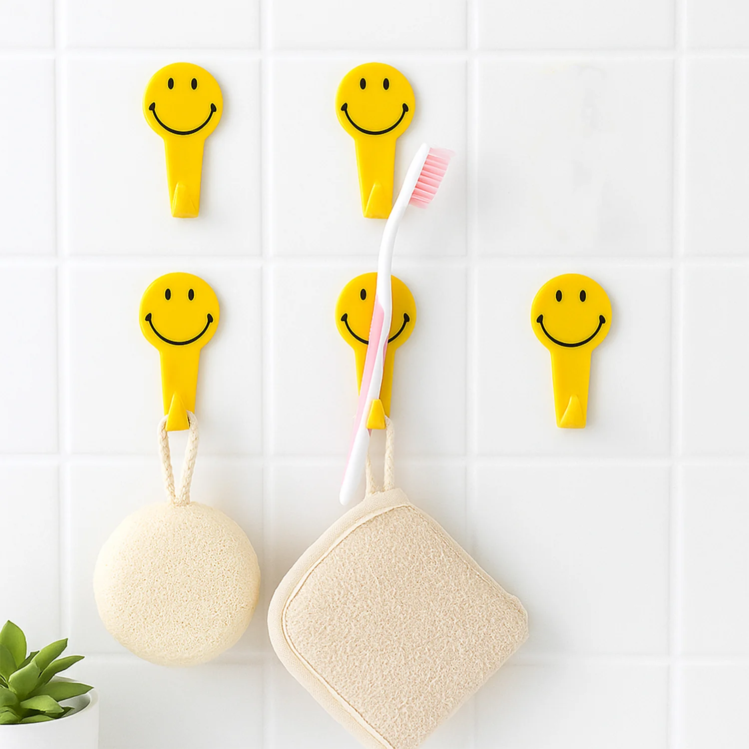 5 PC ADHESIVE HOOK FOR HOLDING STUFFS,KEY AND OTHER ITEMS - Image 3