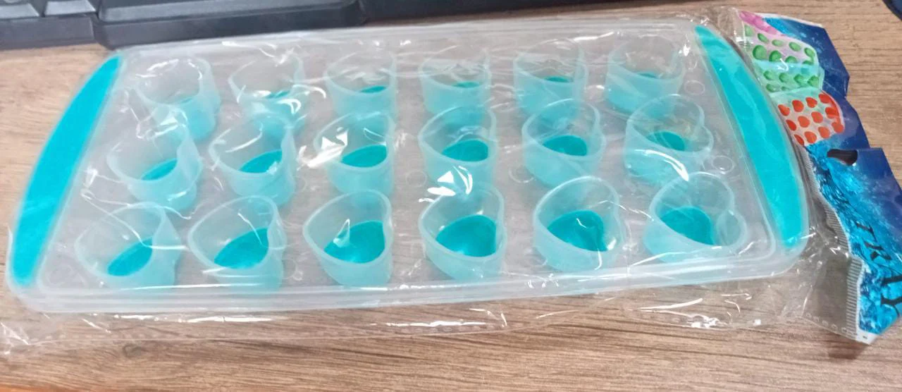 Easy Push -UP ice Tray, With Flexible Silicon Bottom, Heart Shape 18 Cube Trays - Image 9