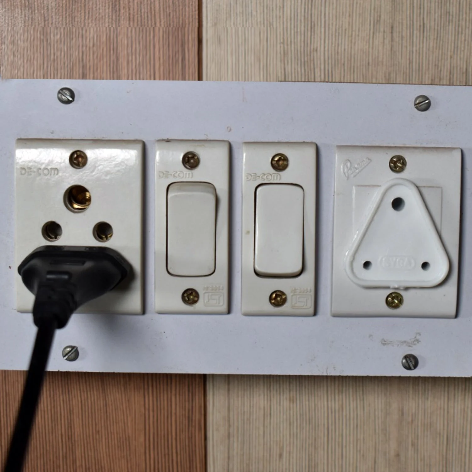 Baby Safety Small Electrical Socket Cover, Outlet Plug Protector (Pack of 100Pc) - Image 3