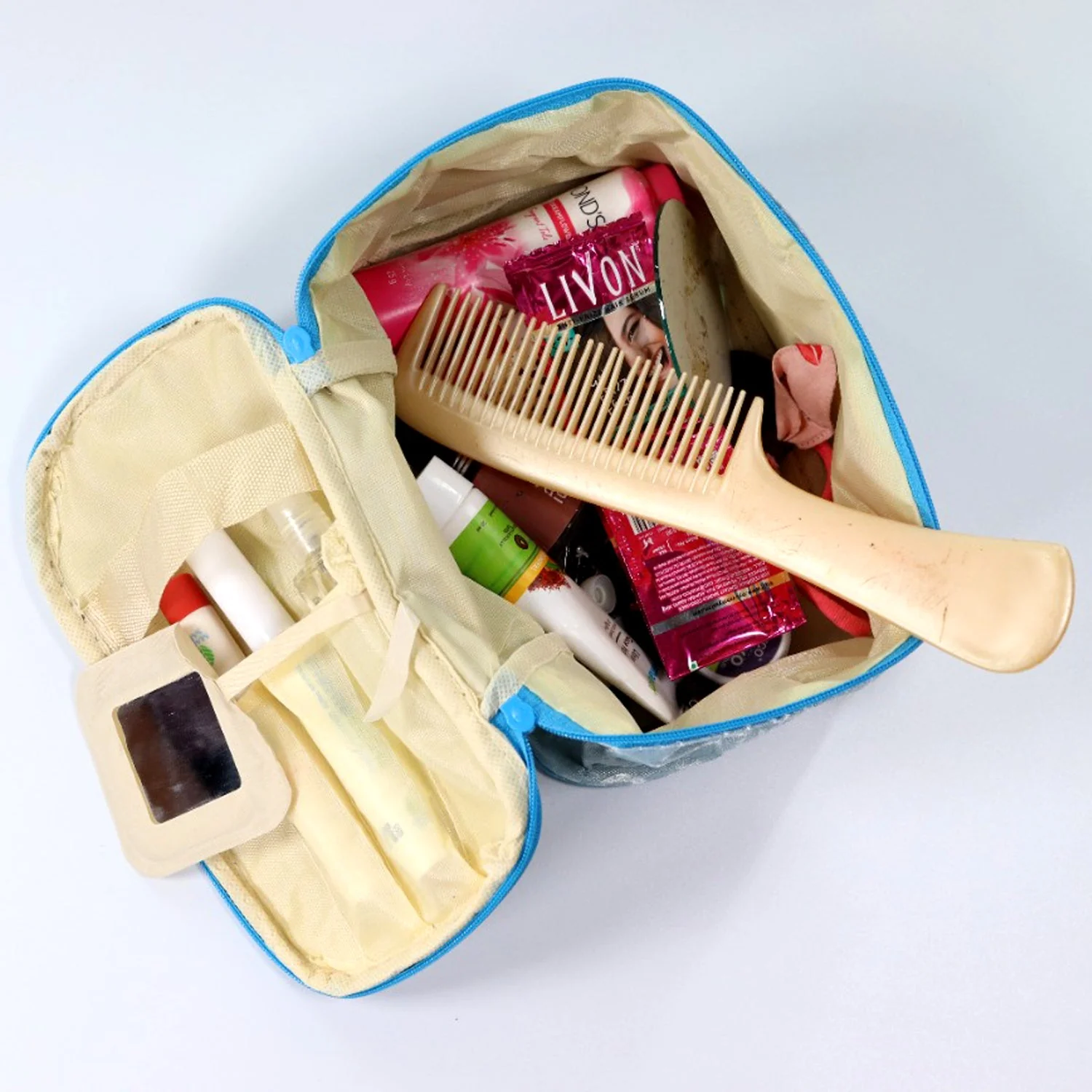 PORTABLE MAKEUP BAG WIDELY USED BY WOMEN’S FOR STORING THEIR MAKEUP EQUIPMENT’S AND ALL WHILE TRAVELLING AND MOVING. - Image 4