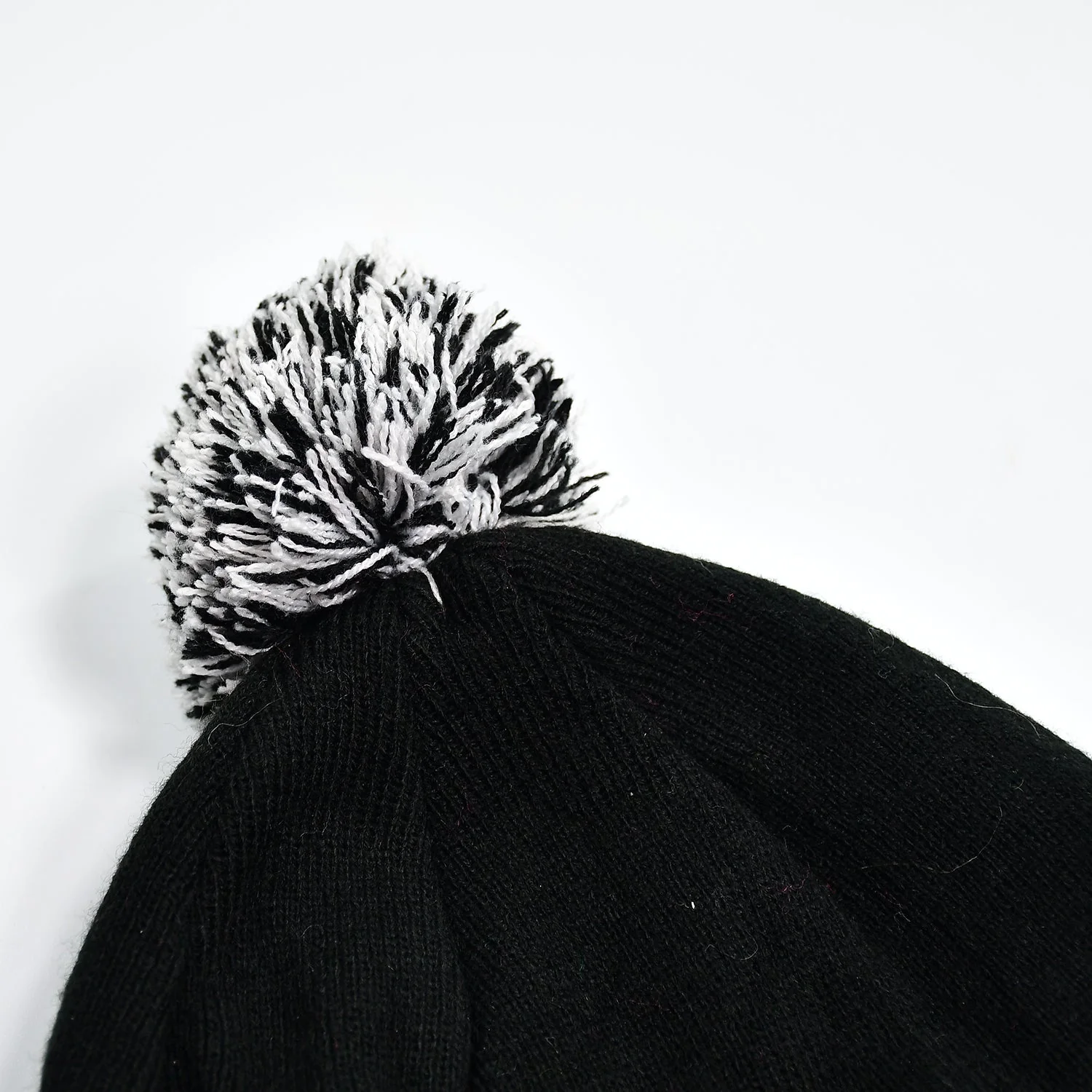 Men's and Women's Skull Slouchy Winter Woolen Knitted Black Inside Fur Beanie Cap. - Image 3
