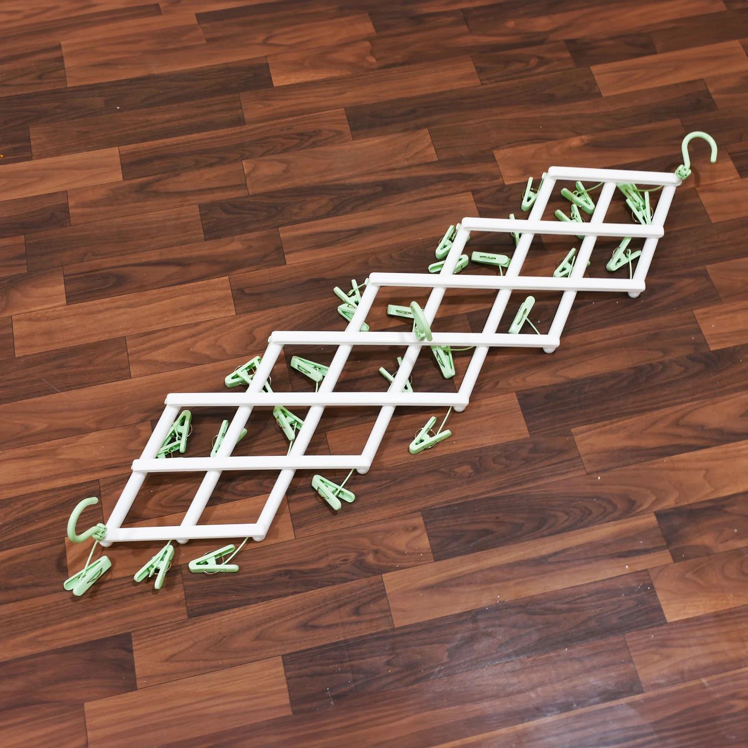 Adjustable Clothes Hanger with 29 Clips – Windproof Dryer Rack - Image 6