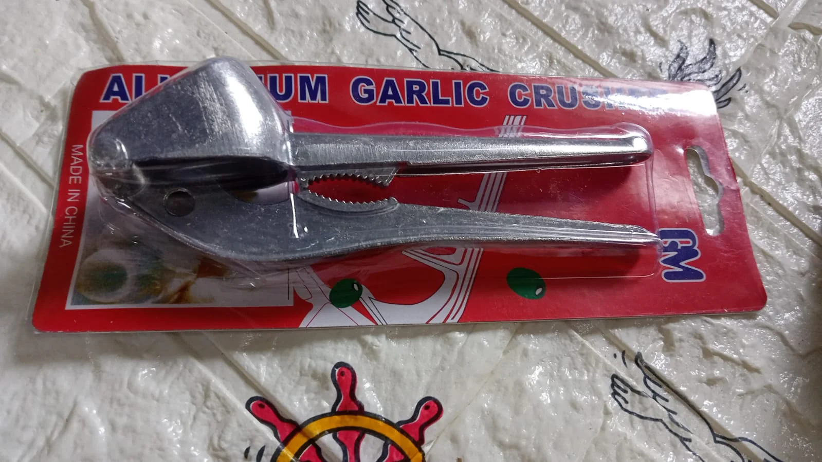 Aluminum Garlic Press – Easy-to-Use Lightweight Kitchen Tool - Image 9