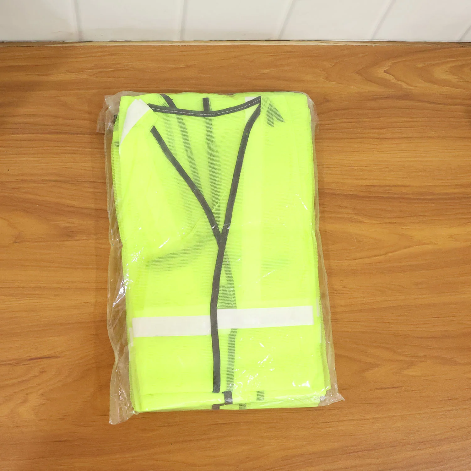 Green Safety Jacket for Construction Protection - Image 8