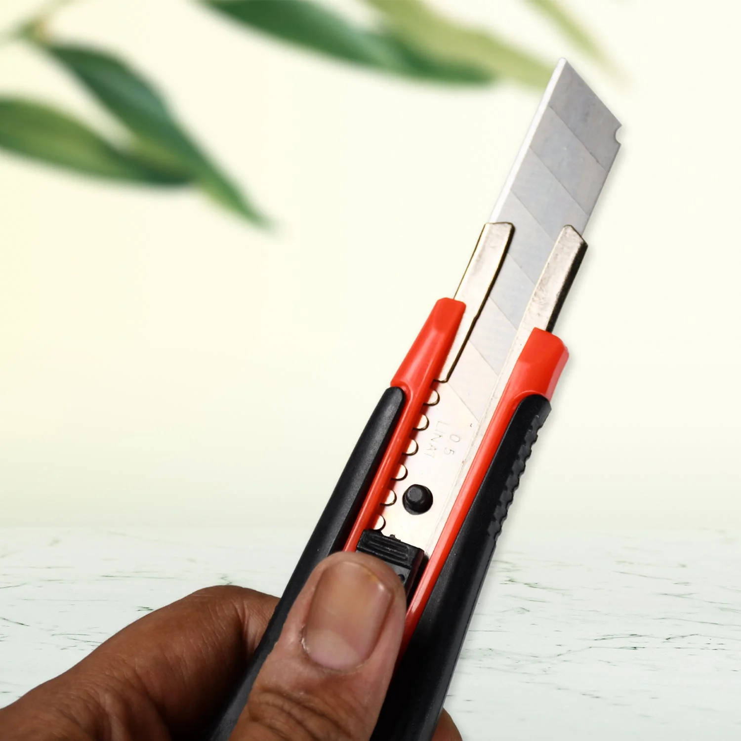 Heavy Duty 18mm Cutter Knife Set with Extra Blades for Office & Home - Image 8