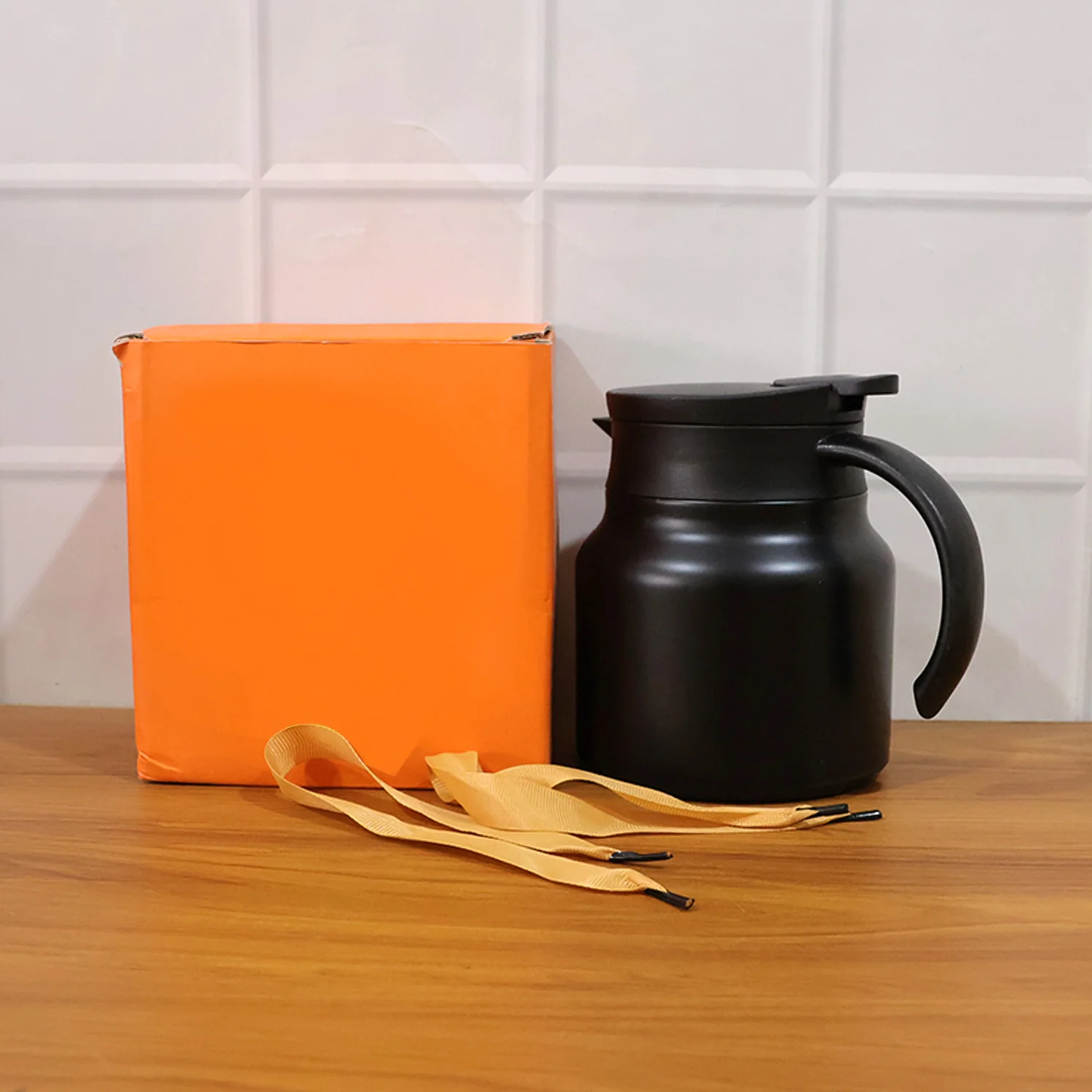800 ML Insulated Thermos Flask with Handle and Strap - Image 11
