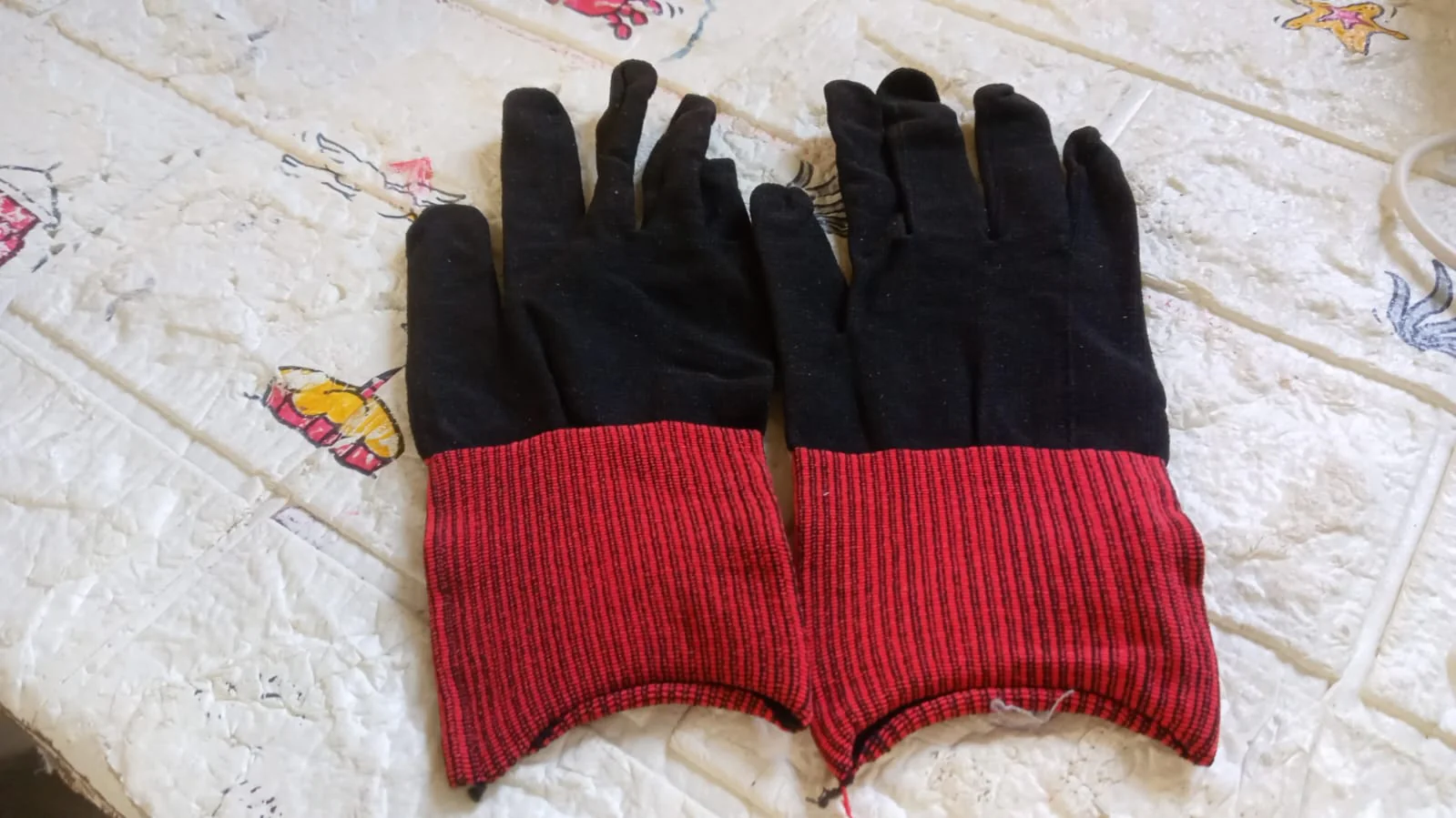 Small Cut Resistant Gloves (1 Pair) - Image 7