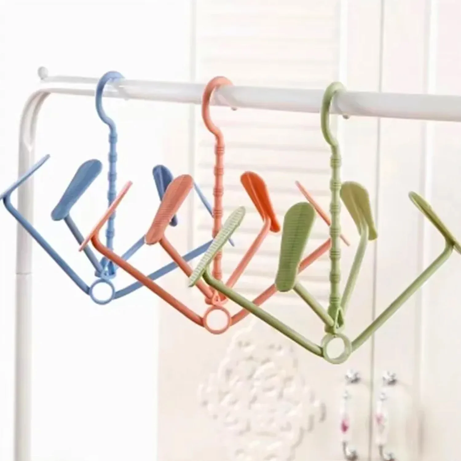 Hanging Shoe Rack Rotating Four Hooks Portable Drying Shoe Rack - Image 3