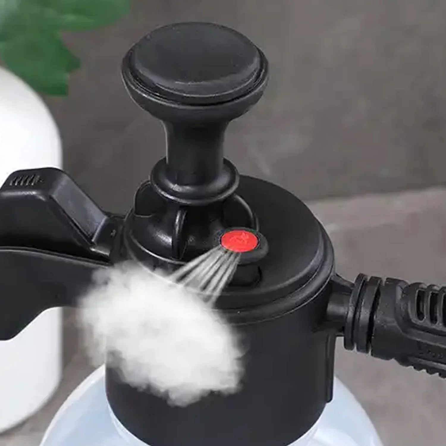 Pressure Sprayer 2 Litres Garden Sprayer Hand Pump Sprayer Foam Sprayer - Image 6