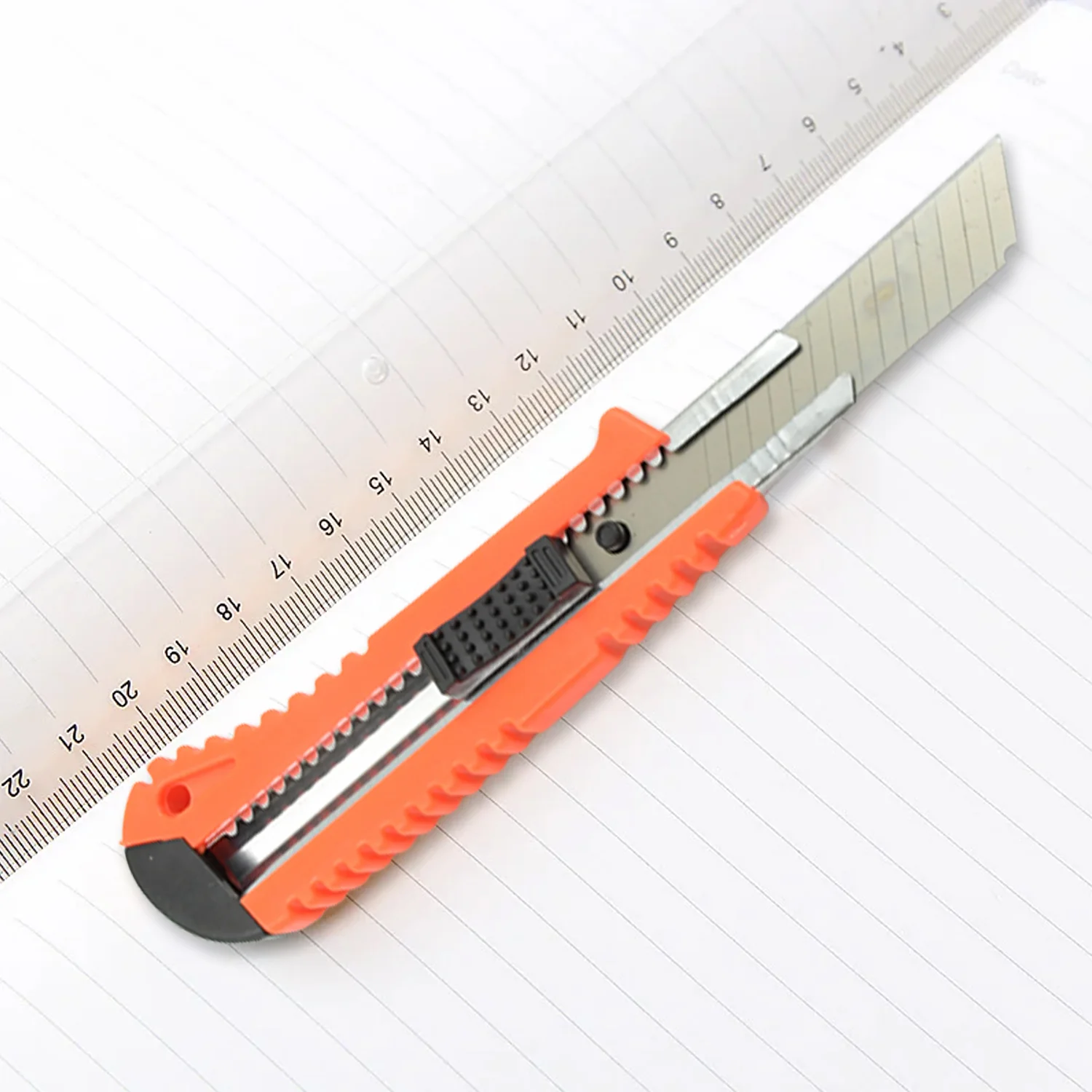 Multi-Use Heavy Duty Iron Cutter – Precision Utility Knife Blade (18mm) - Image 4