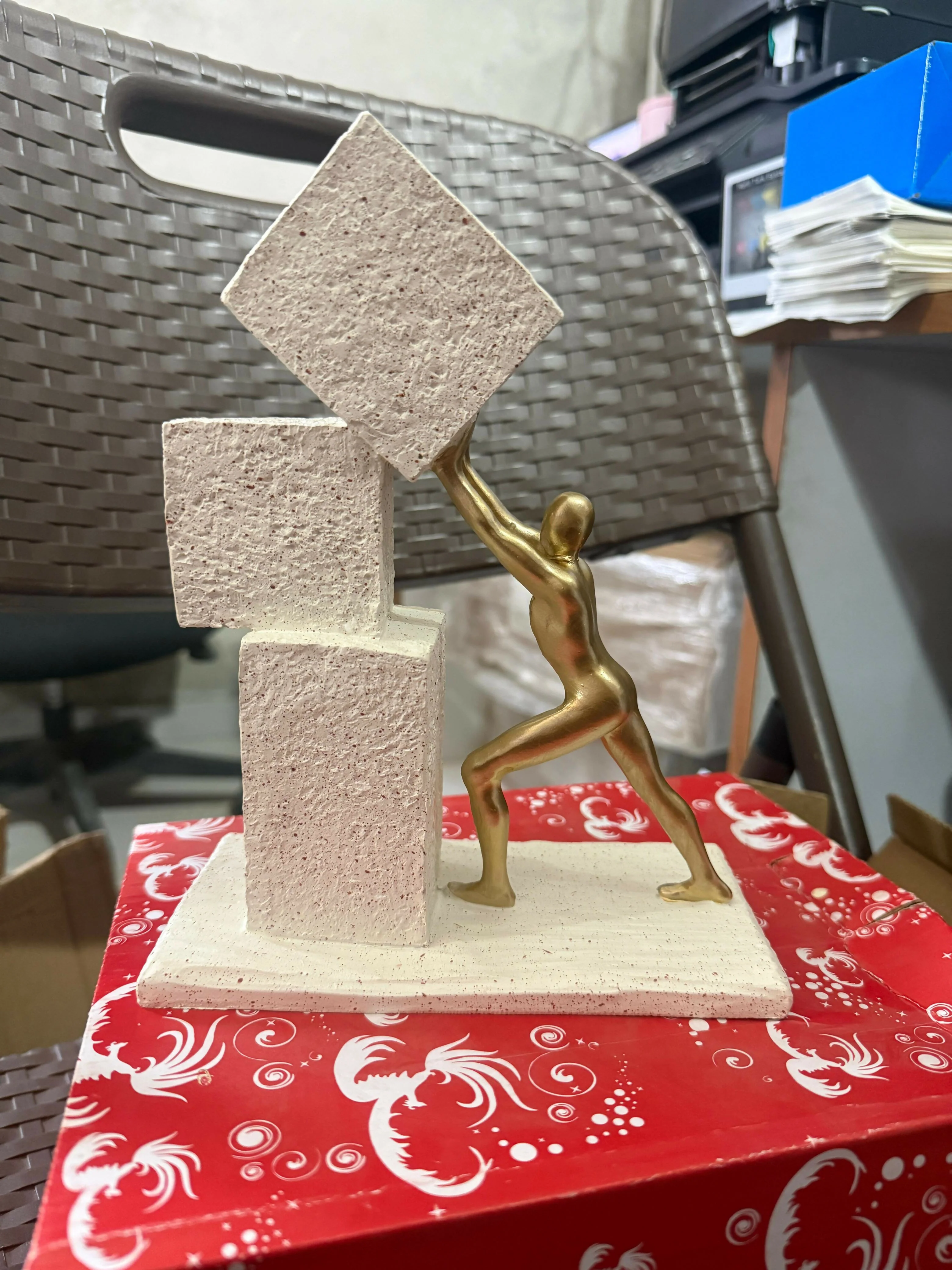 Abstract Human Figure Pushing Block Sculpture Home Decor (Color may vary) - Image 6