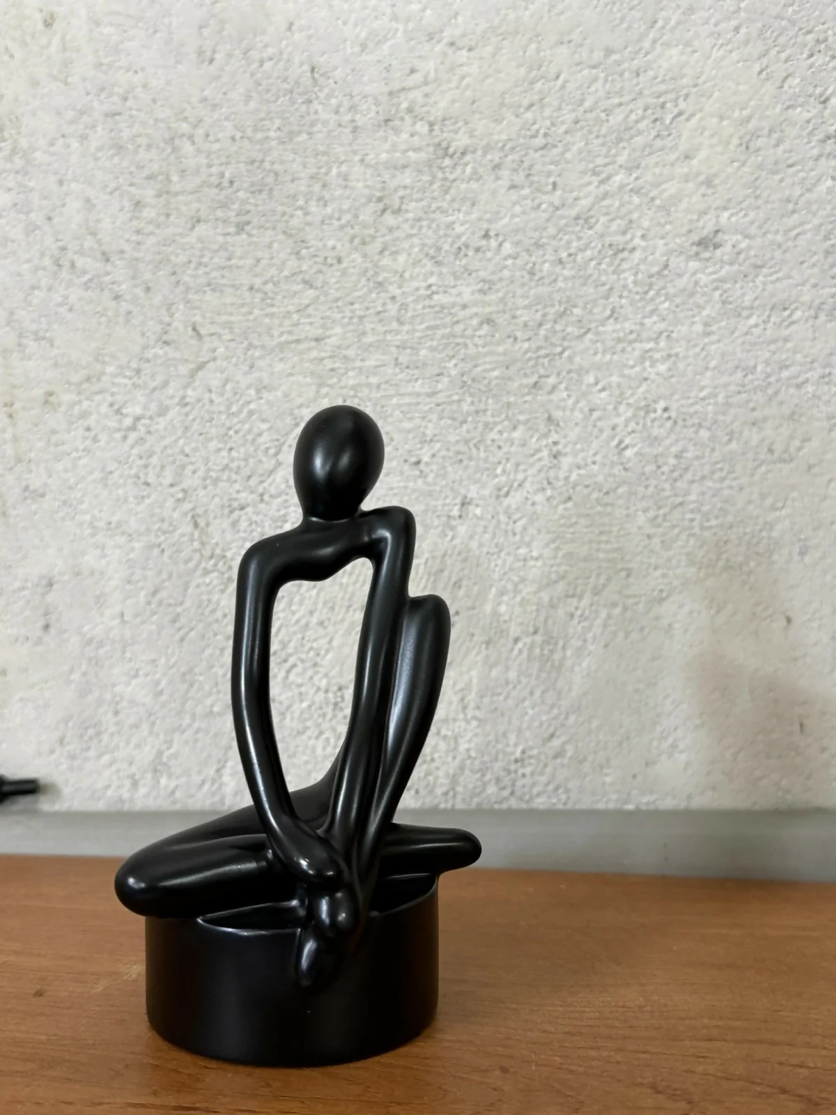 Abstract Sitting Man poly-resin Sculpture Black Modern Home Decor Showpiece - Image 5