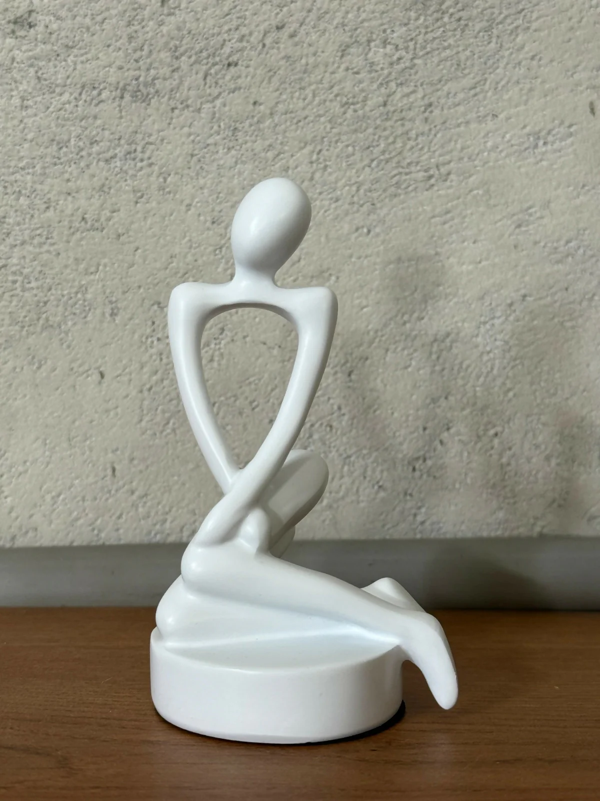 Abstract Sitting Man poly-resin Sculpture Modern White Showpiece for Home Decor - Image 4