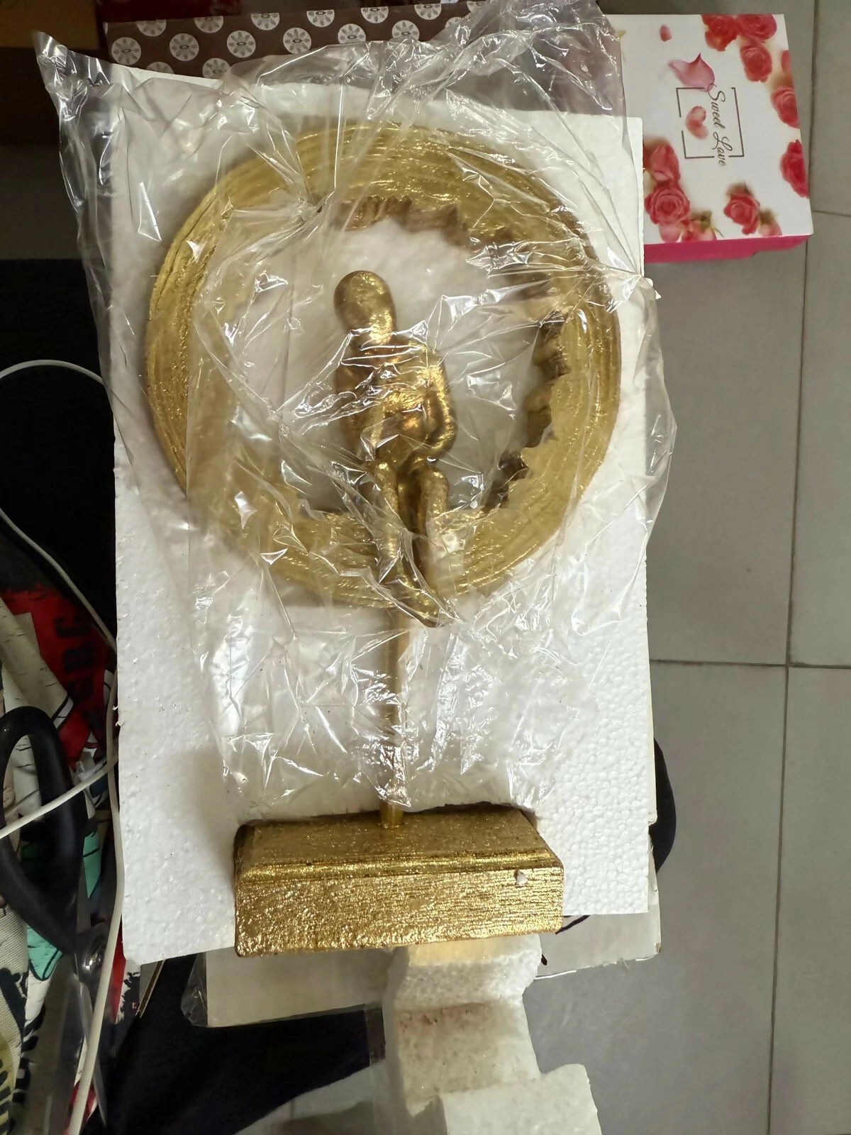 Abstract Thinking Man Gold Sculpture Showpiece for Home Decor (Design may vary) - Image 5