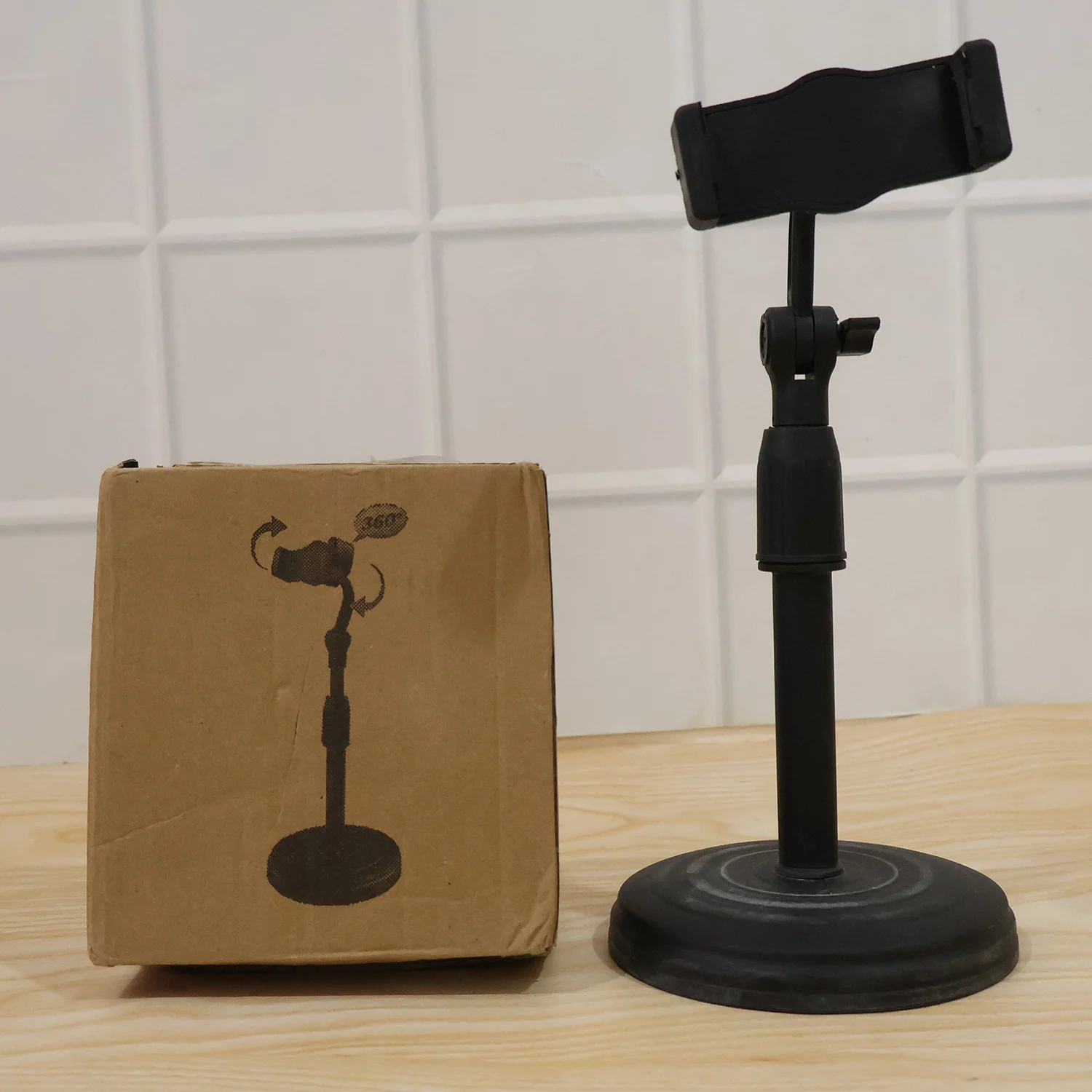 Adjustable Rotating Desktop Phone Stand for Video Recording - Image 9