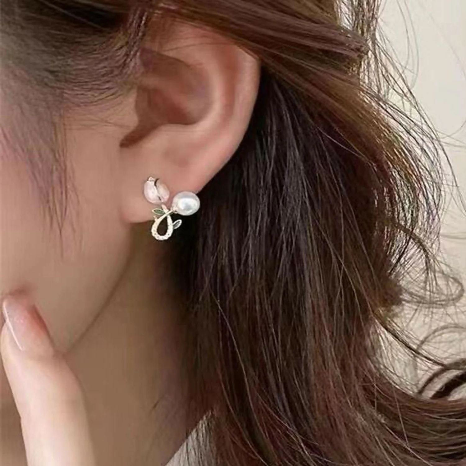 Aesthetic Pink Blossom & Pearl Earrings – Elegant Korean Style Accessories - Image 4