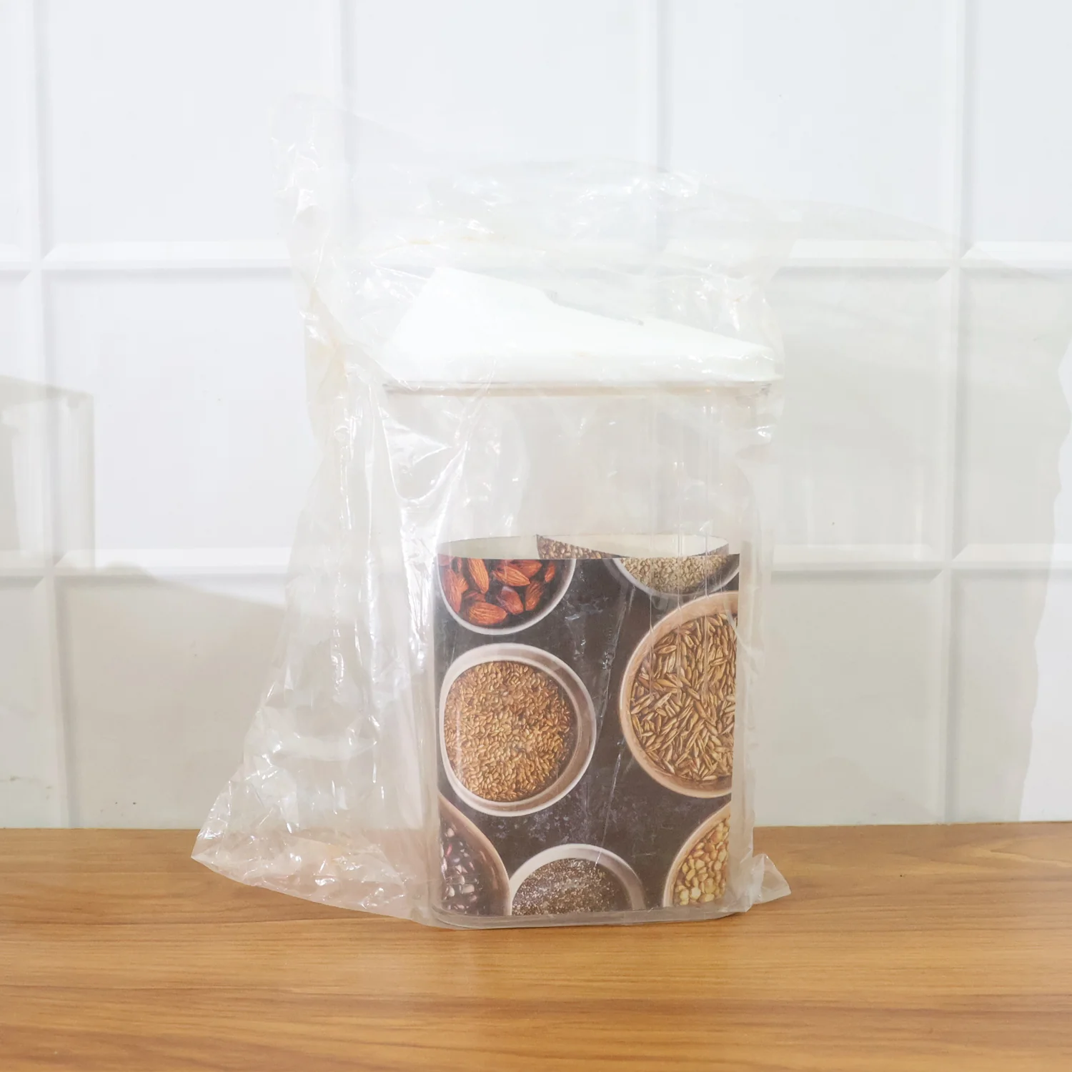 Airtight Lock & Pour Kitchen Storage Container (1 Pc) - Image 7