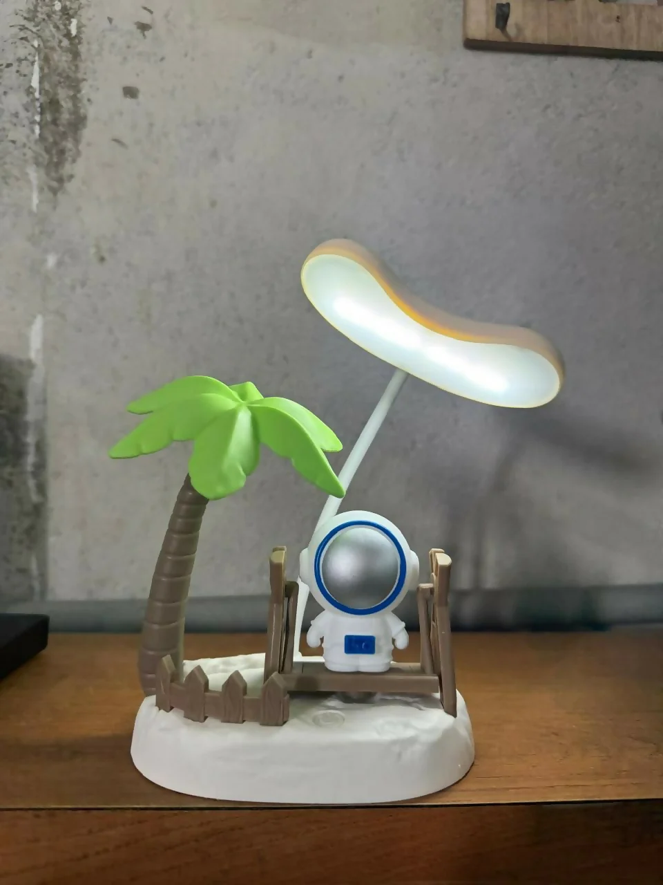 Astronaut Swing Desk Lamp with 3 Modes LED Light for Kids - Image 6