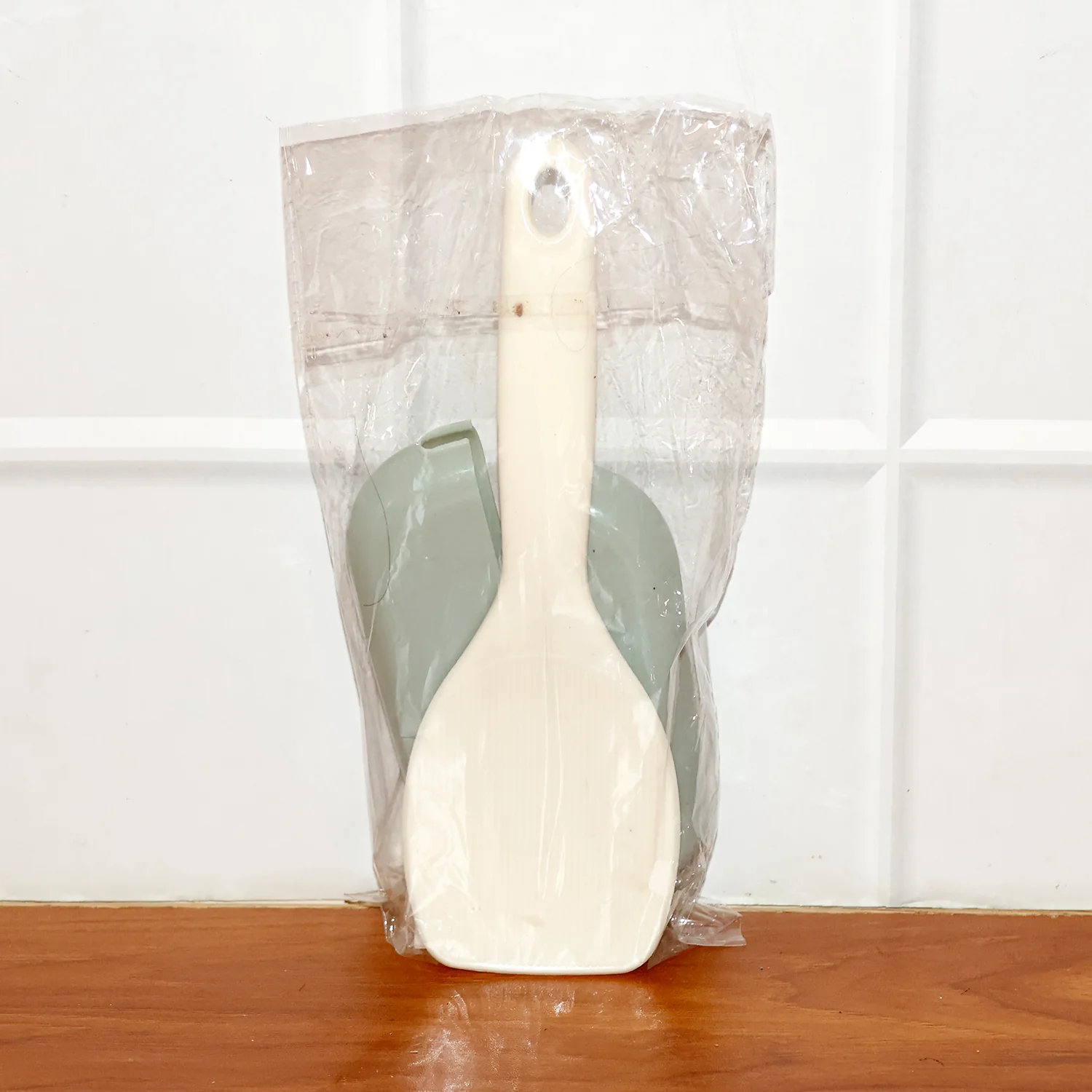 Automatic Open & Close Kitchen Rice Spoon Holder with Dust Cover - Image 7