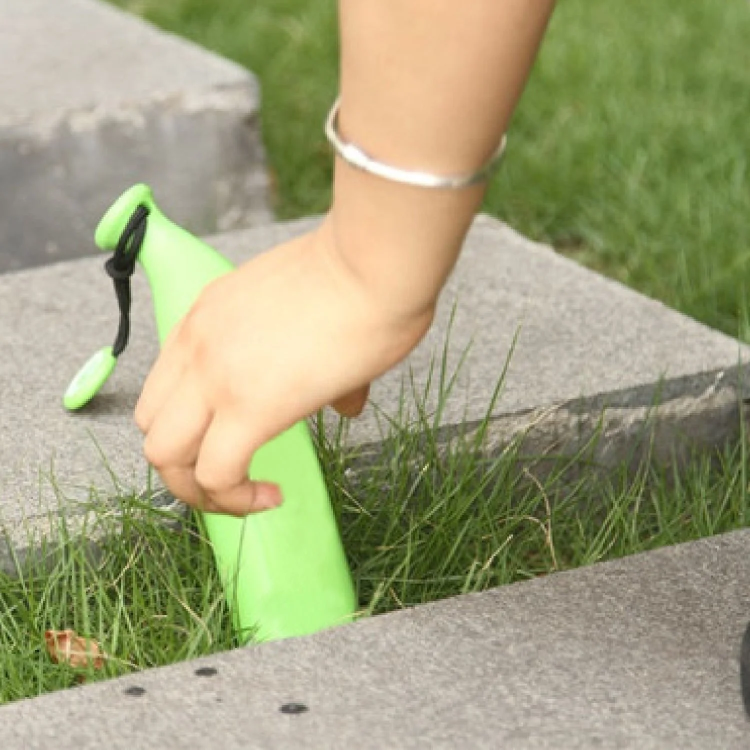 Stylish Banana Shaped Mini Foldable Umbrella - Image 8