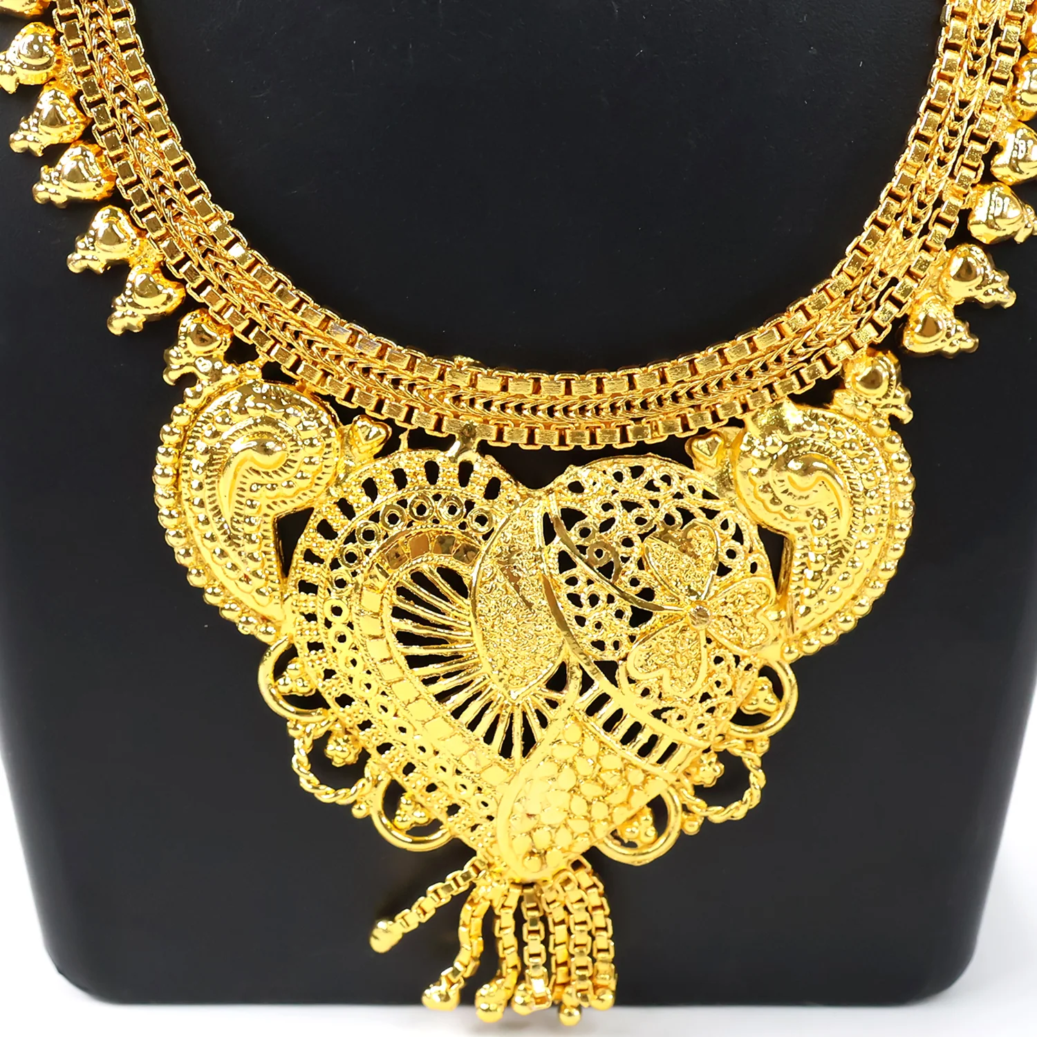Beautiful Necklace With Matching Earrings Set Of 2 Piece - Image 2