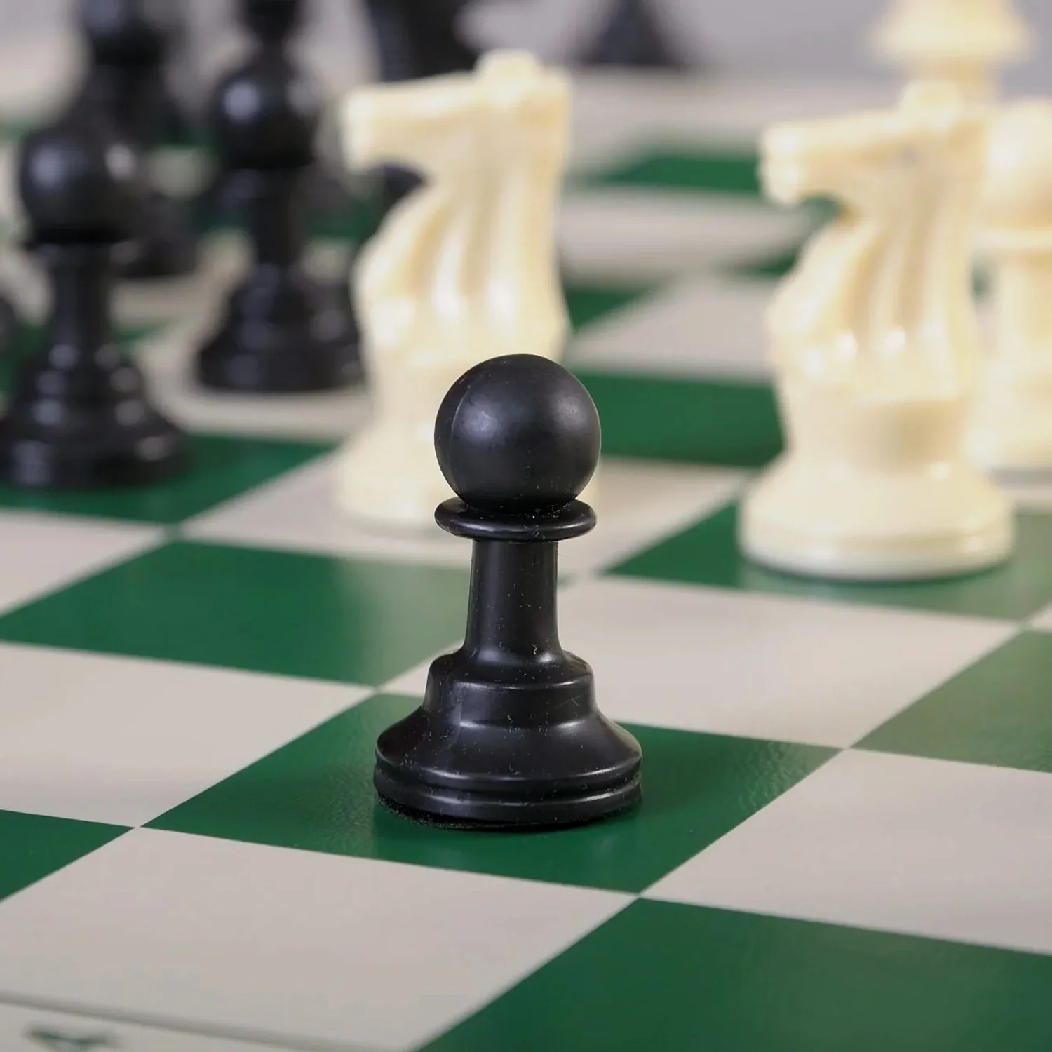 Big Premium Portable Chess Set Plastic Chess Pieces (1 Set) - Image 9