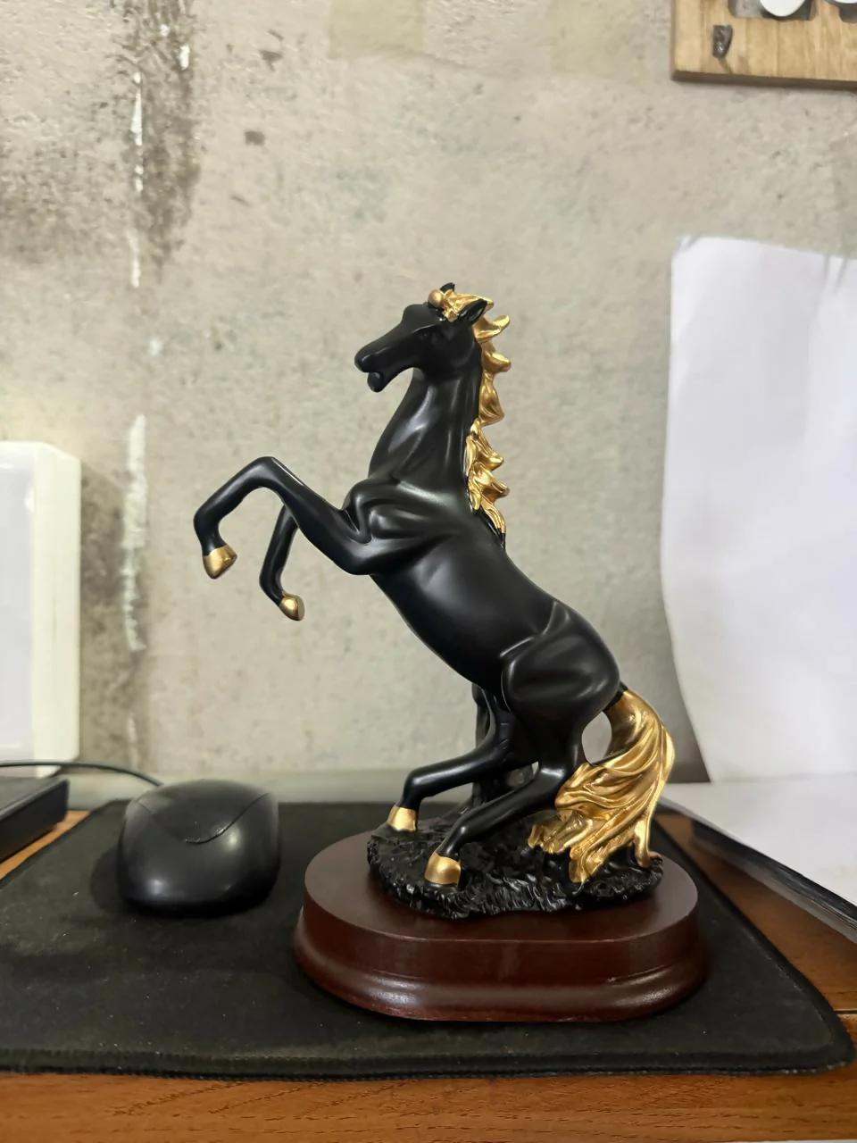 Black Elegant Horse Showpiece Statue for Home Decor Tabletop - Image 5