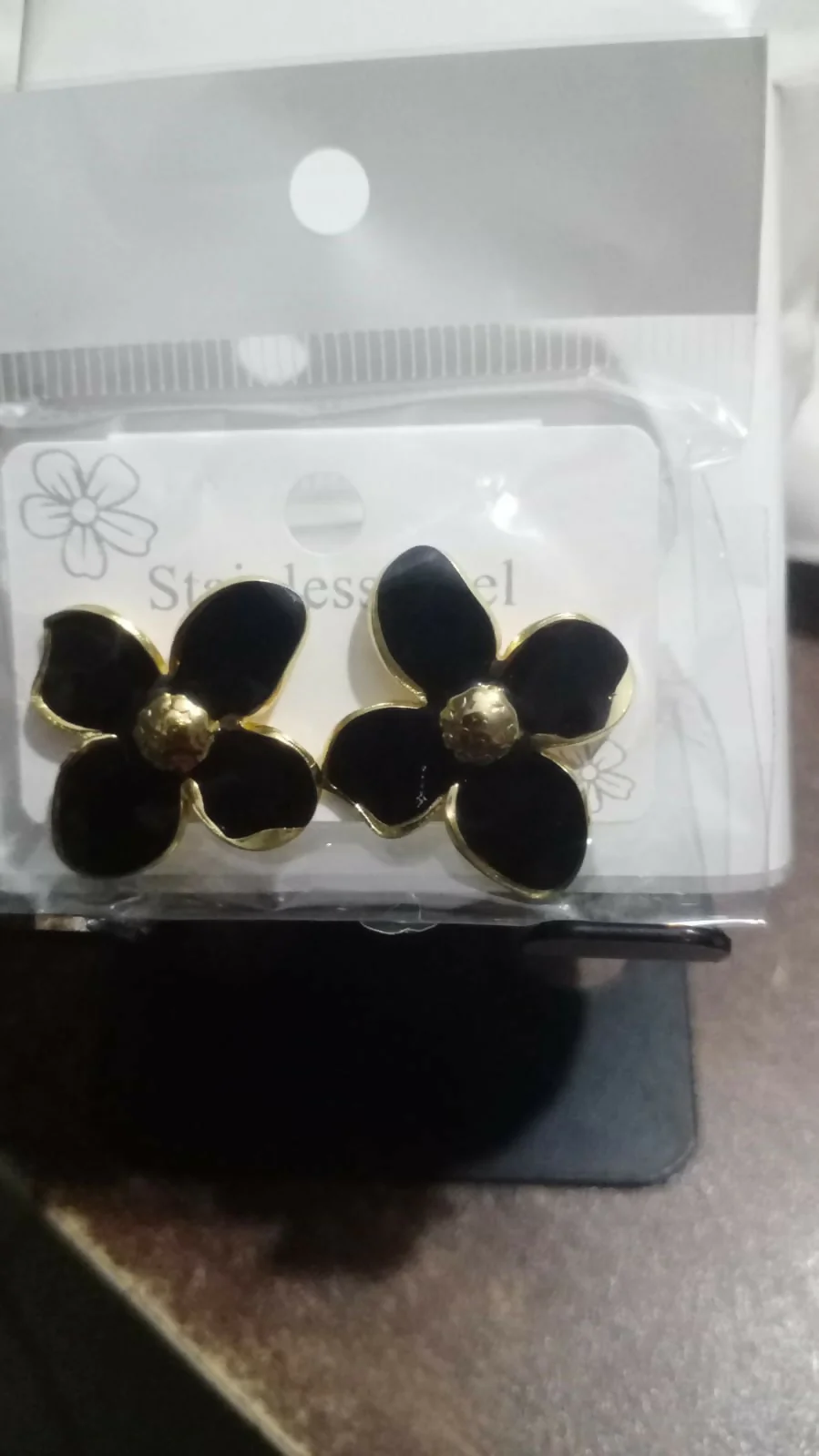 Black Floral Enamel Stud Earrings for Women Elegant Anti Tarnish Daily Wear - Image 4