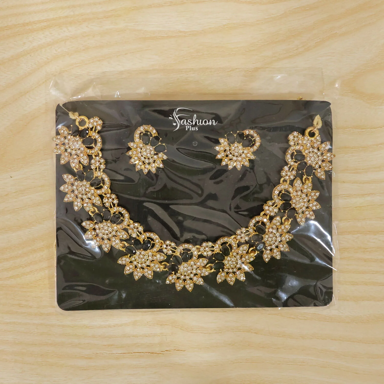 Title: Elegant Gold Plated Necklace & Earrings Set with Black Stones - Image 7