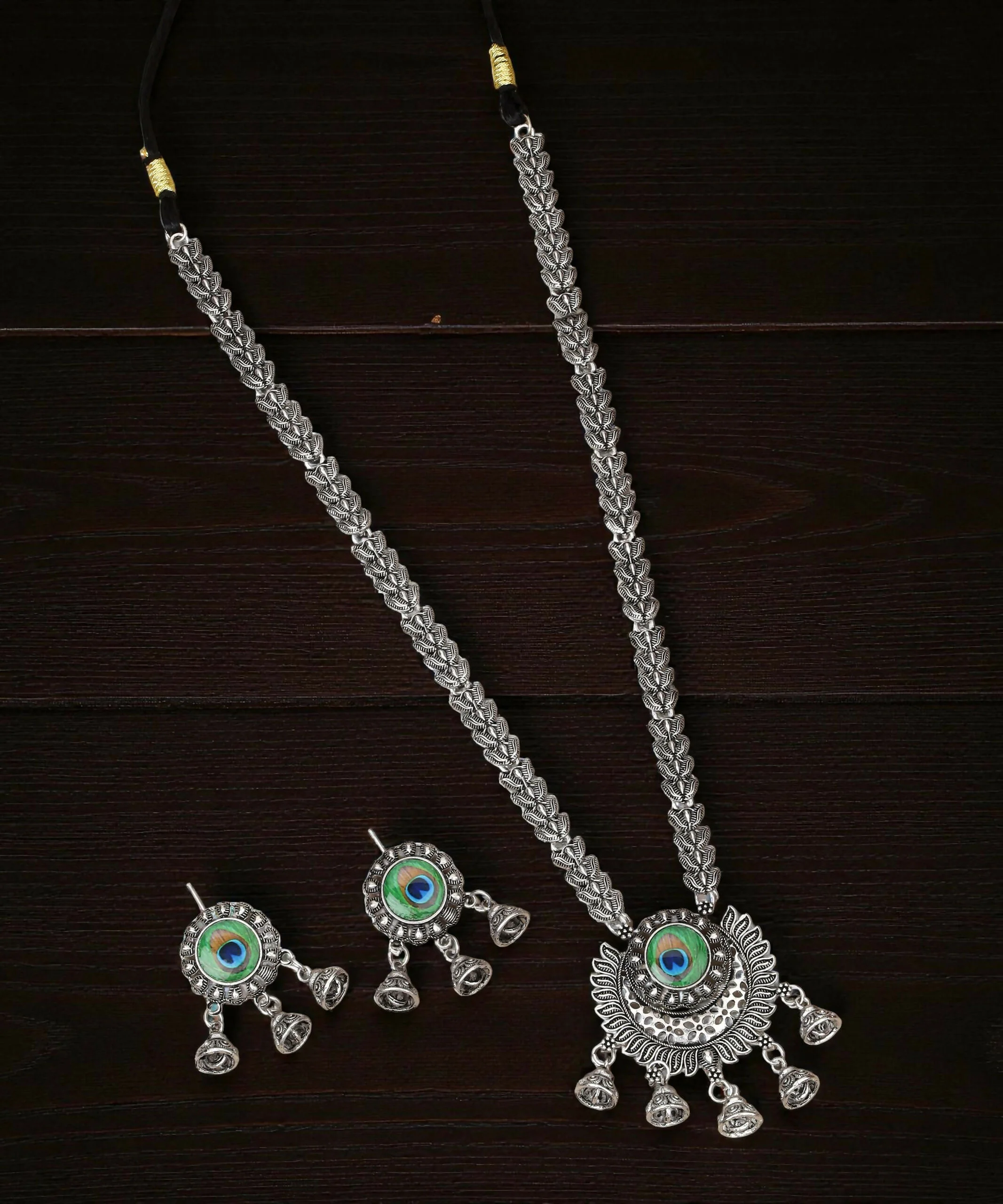 Bold Gold-Tone Black Stone Choker with Pearl Drops - Image 3