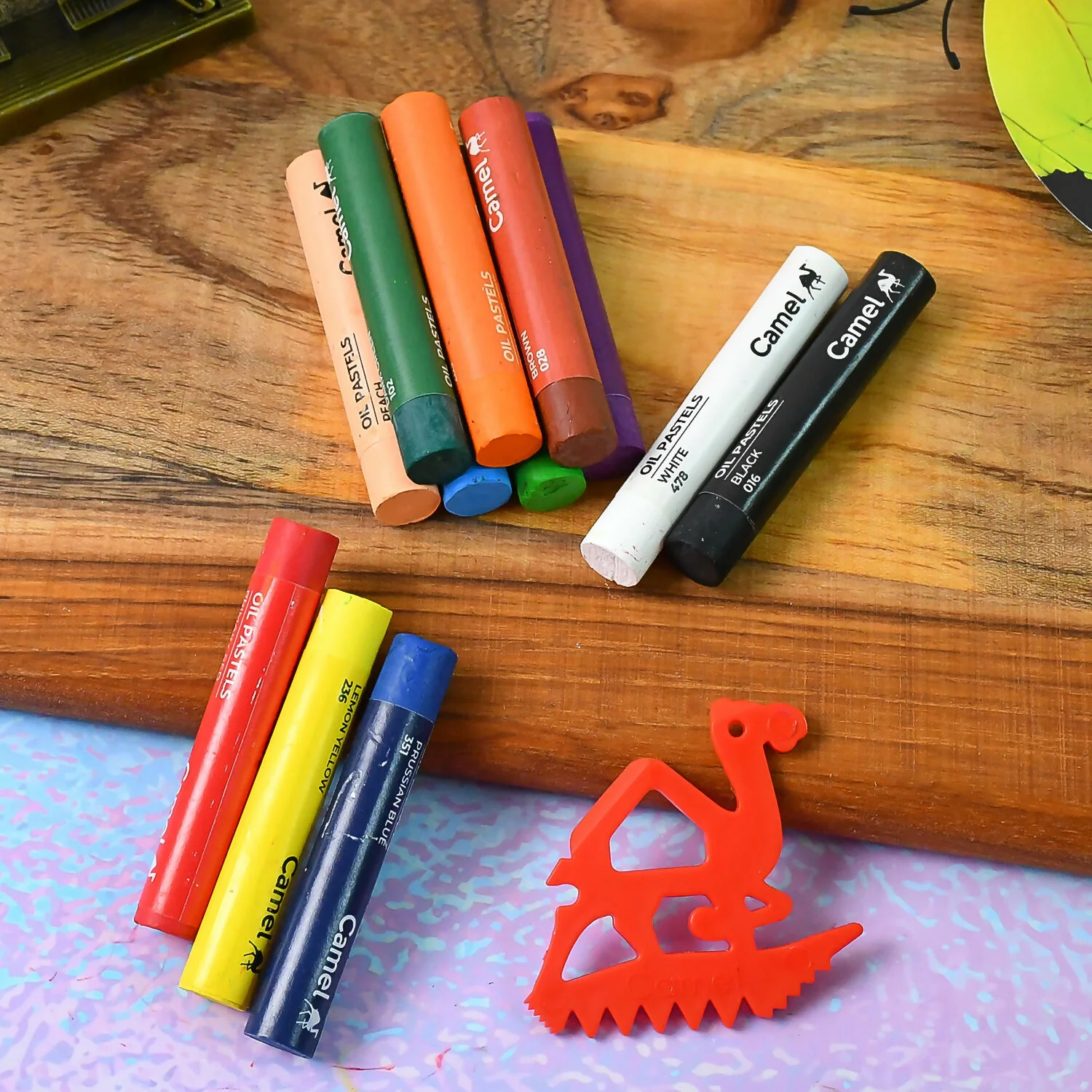 Camel Oil Pastels 12 Assorted Shades with Free Scraping Tool - Image 4