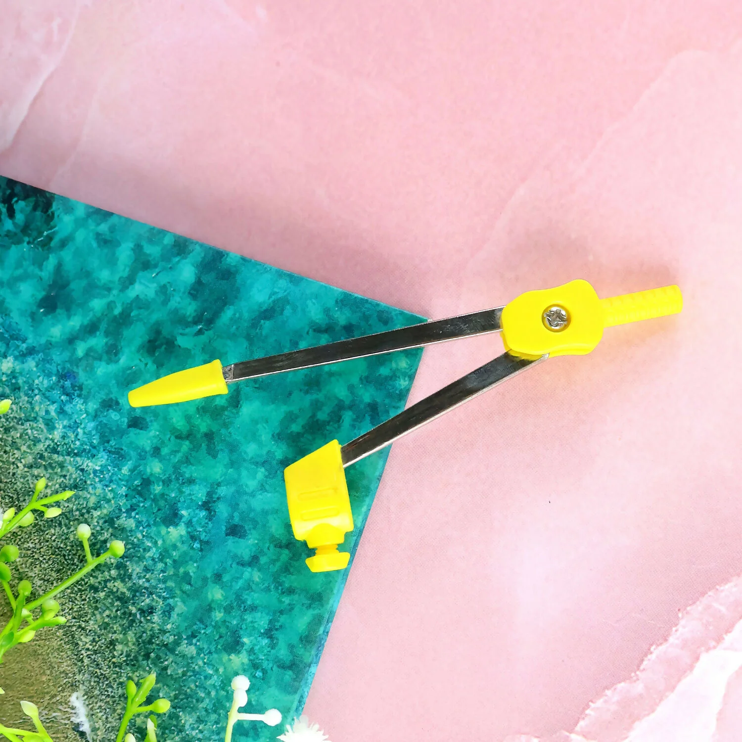 Camlin Compass – Durable Metal Body with Yellow Grip - Image 3