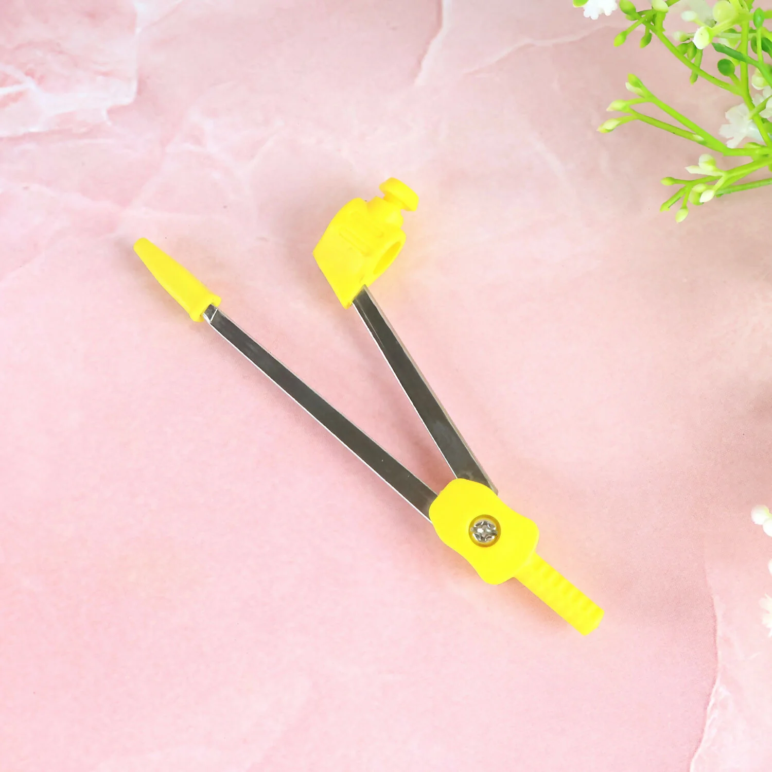 Camlin Compass – Durable Metal Body with Yellow Grip - Image 4