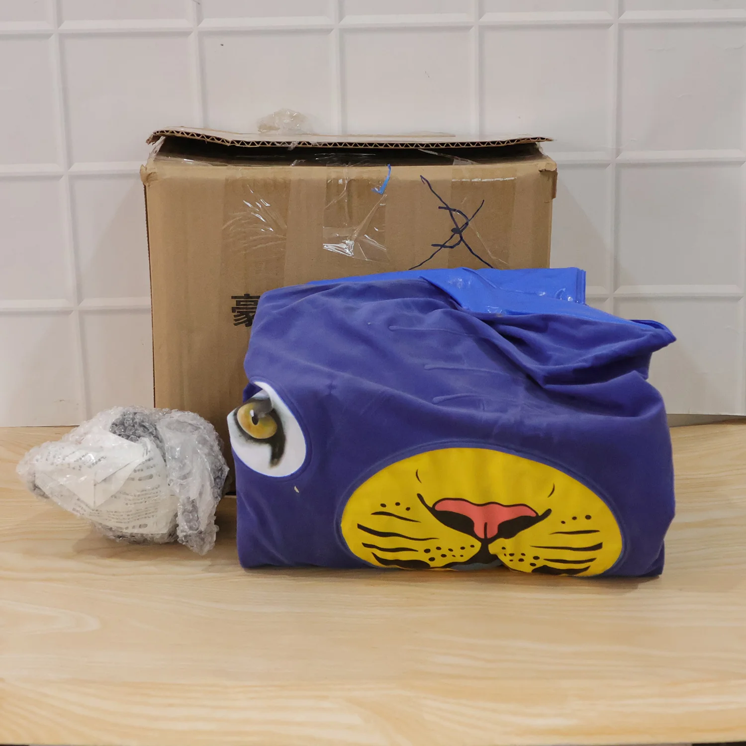 Inflatable Car Bed Set with Lion Head Pillow and Cushions for Comfortable Travel Sleeping (1 Set) - Image 10