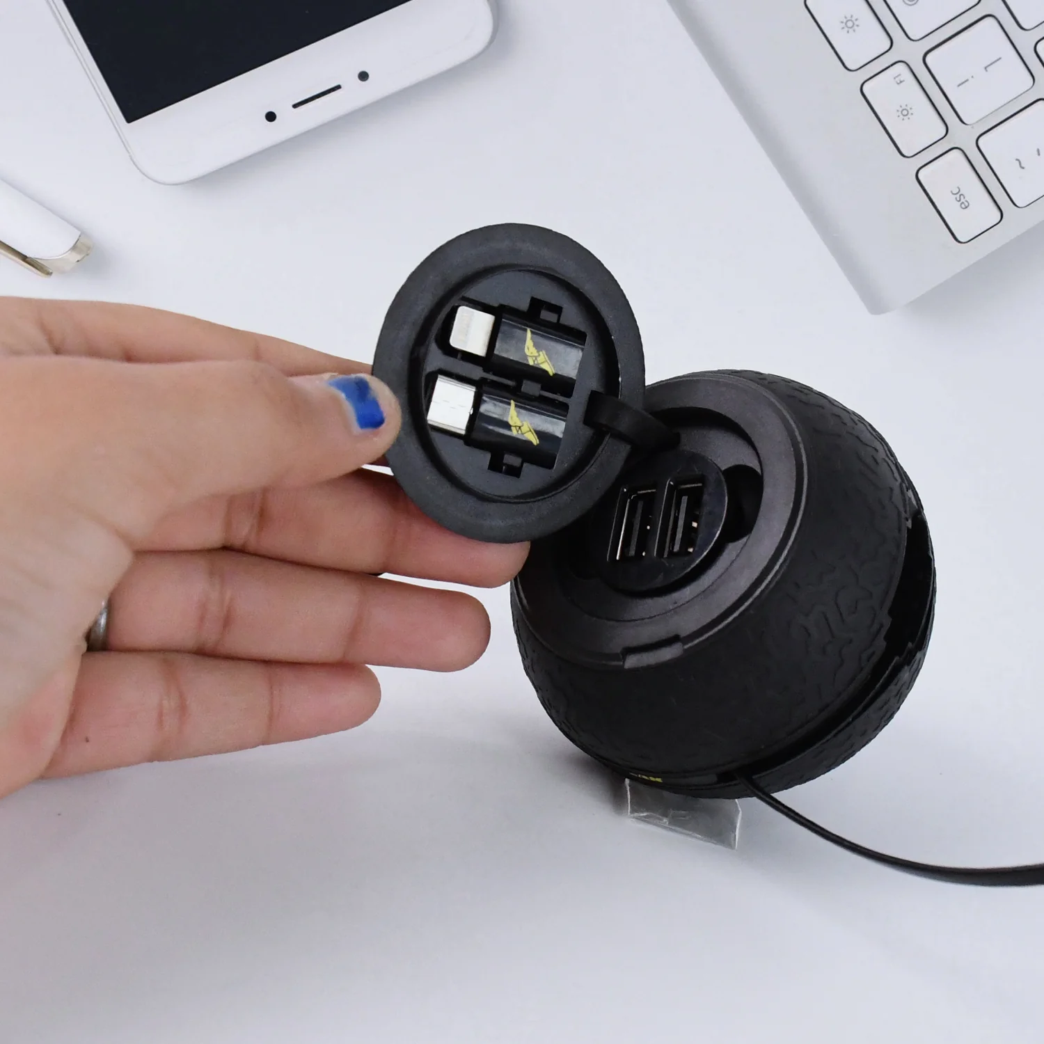 Car Charging Cable with Multiple Charging Tips - Image 4