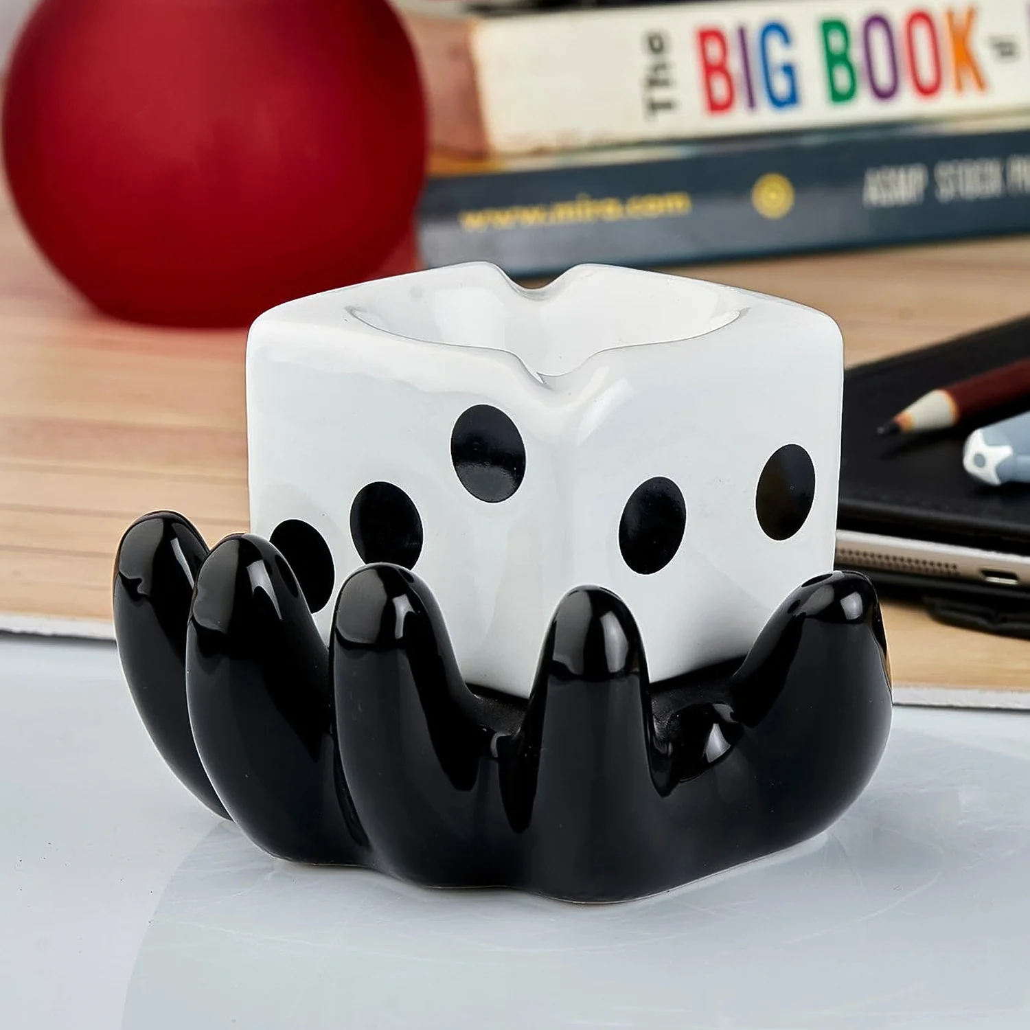 Colourful Smoking Ceramic Ashtray with Retro Vibes - Image 3