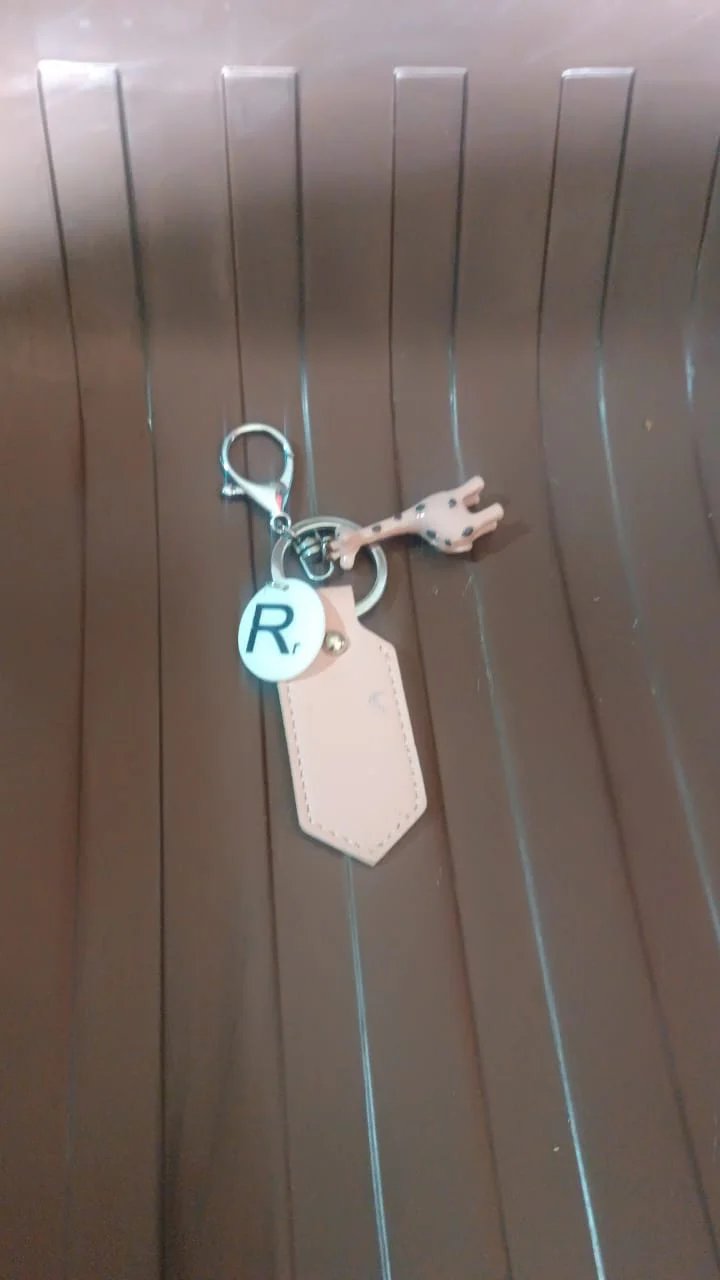 Charming Giraffe Keychain – A Touch of Whimsy for Your Everyday Essentials (1 Pc) - Image 8