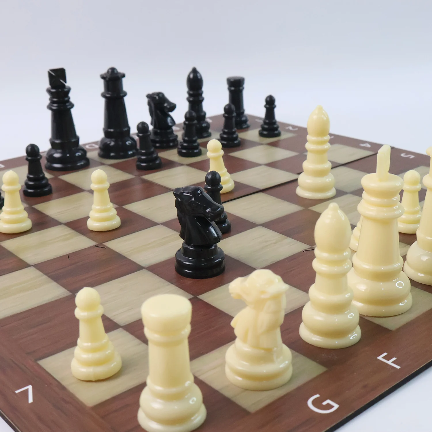 Chess & Checkers 2-in-1 Travel Game - (1 Set) - Image 4