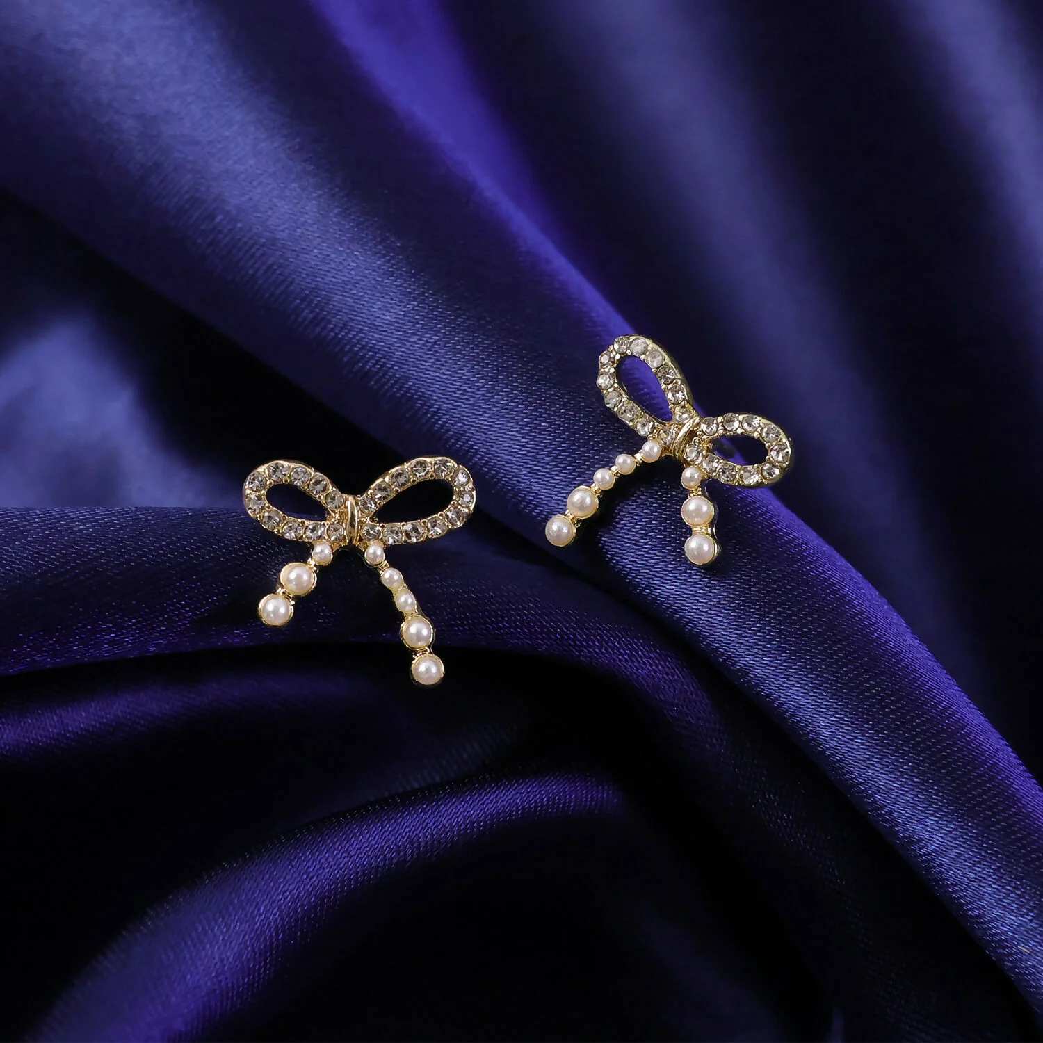 Chic Pearl Wreath Bow Earrings – Premium Design - Image 4