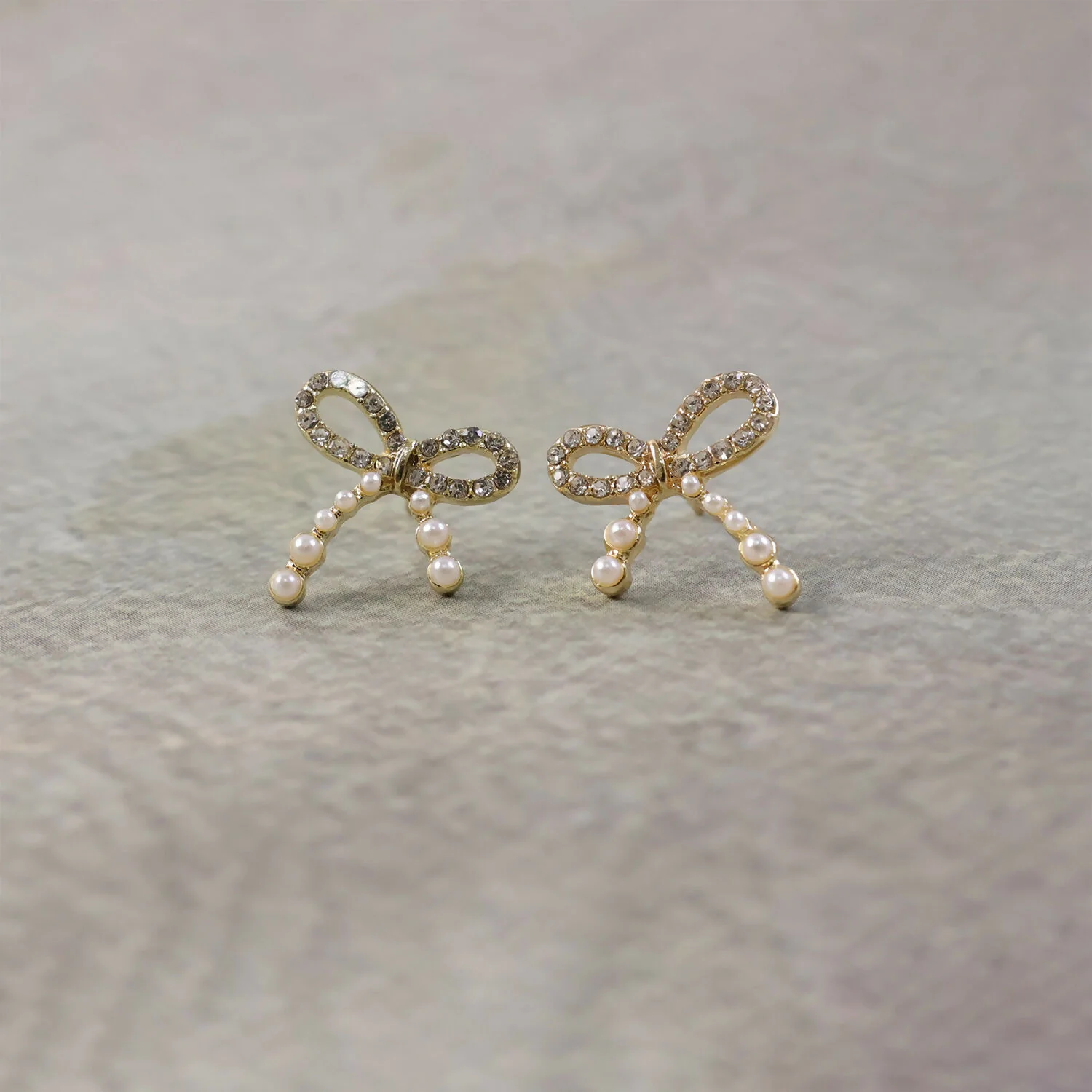 Chic Pearl Wreath Bow Earrings – Premium Design - Image 5