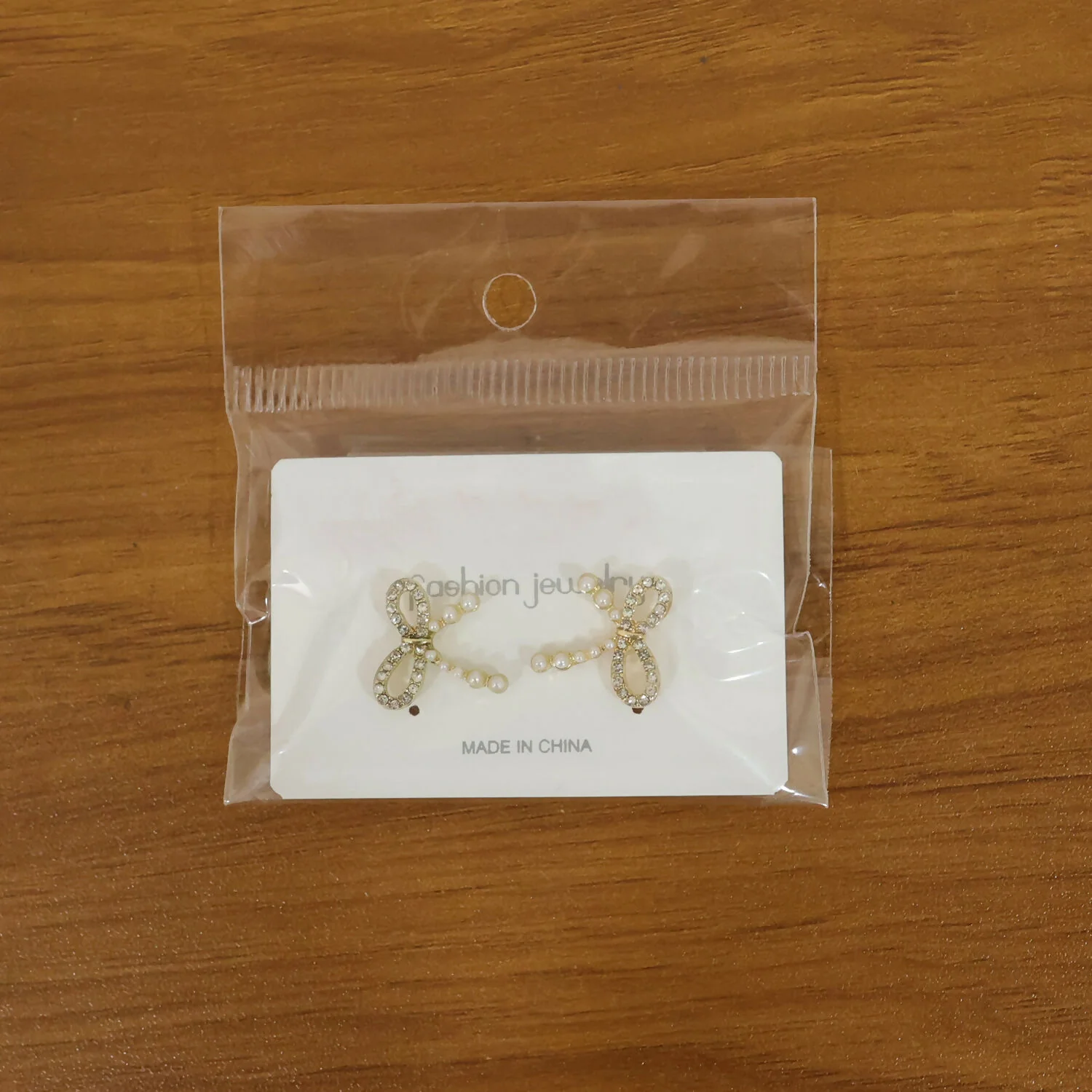 Chic Pearl Wreath Bow Earrings – Premium Design - Image 7