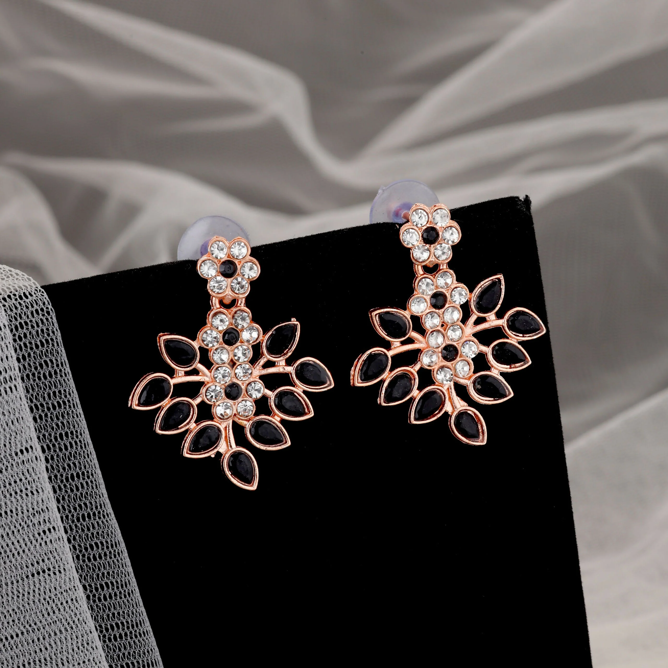 Chic Rose Gold-Toned Floral & Black Leaf Necklace Set - Image 2